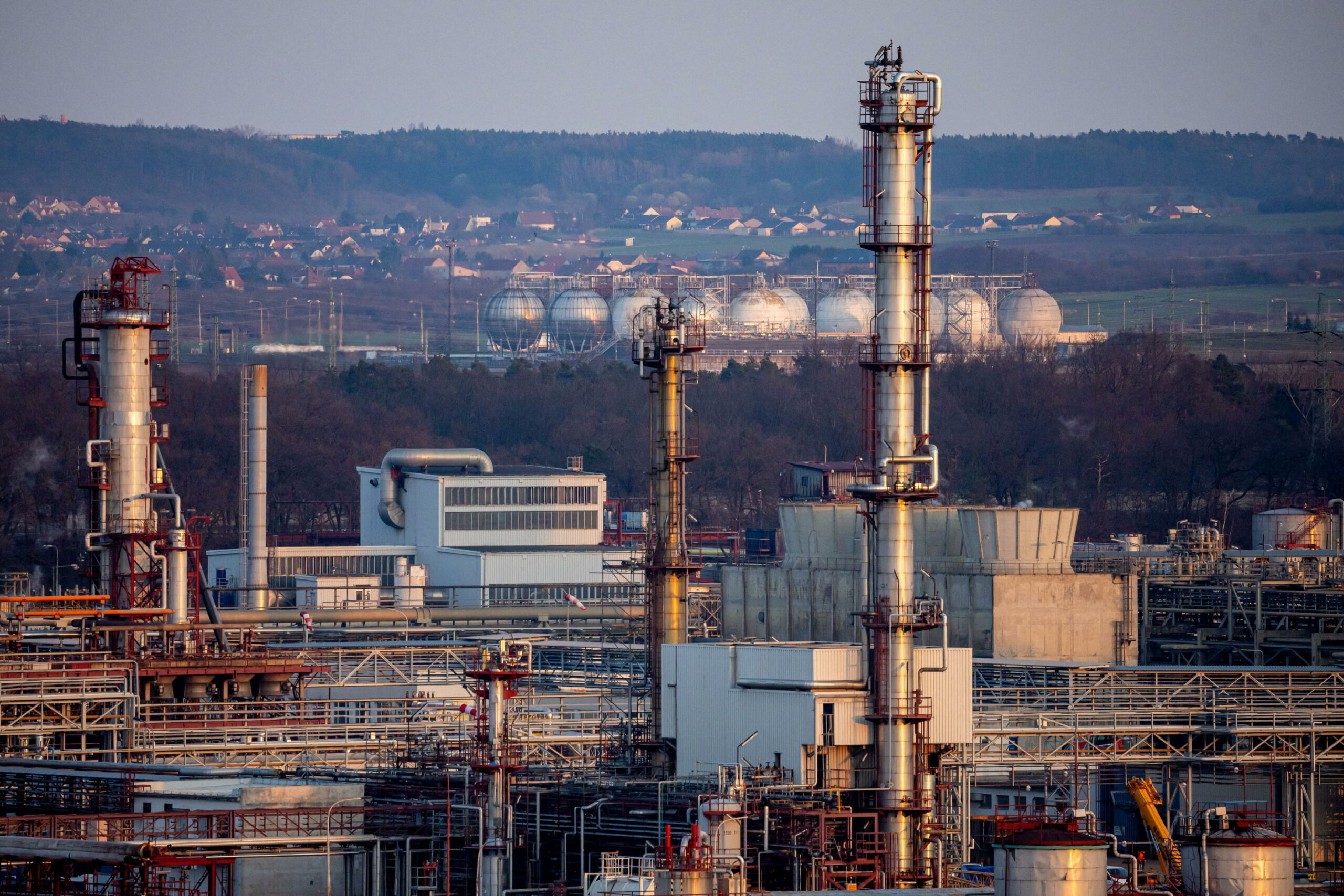 Russia interromperà flussi di petrolio kazako verso raffineria tedesca PCK attraverso Druzhba