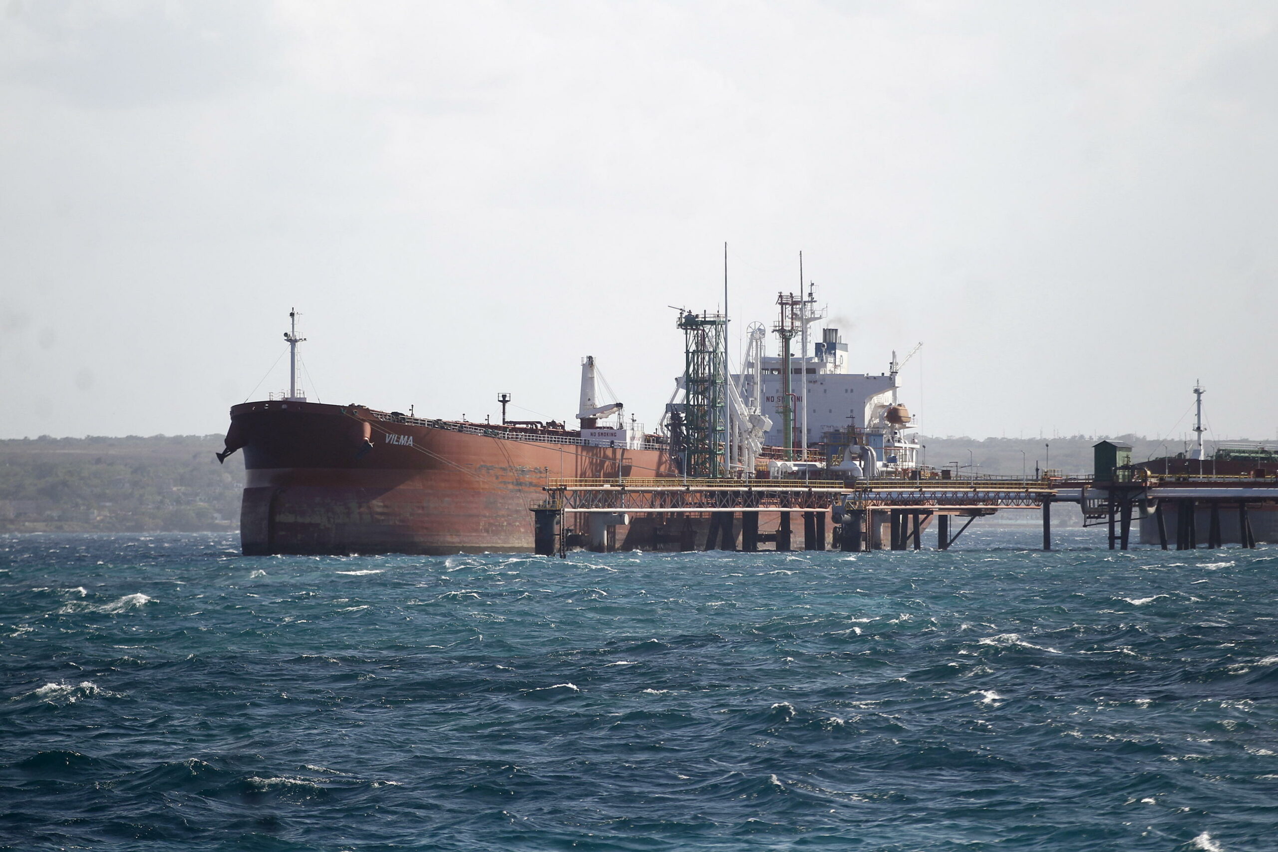 Giappone importa petrolio russo mentre crisi di Hormuz scuote forniture energetiche globali