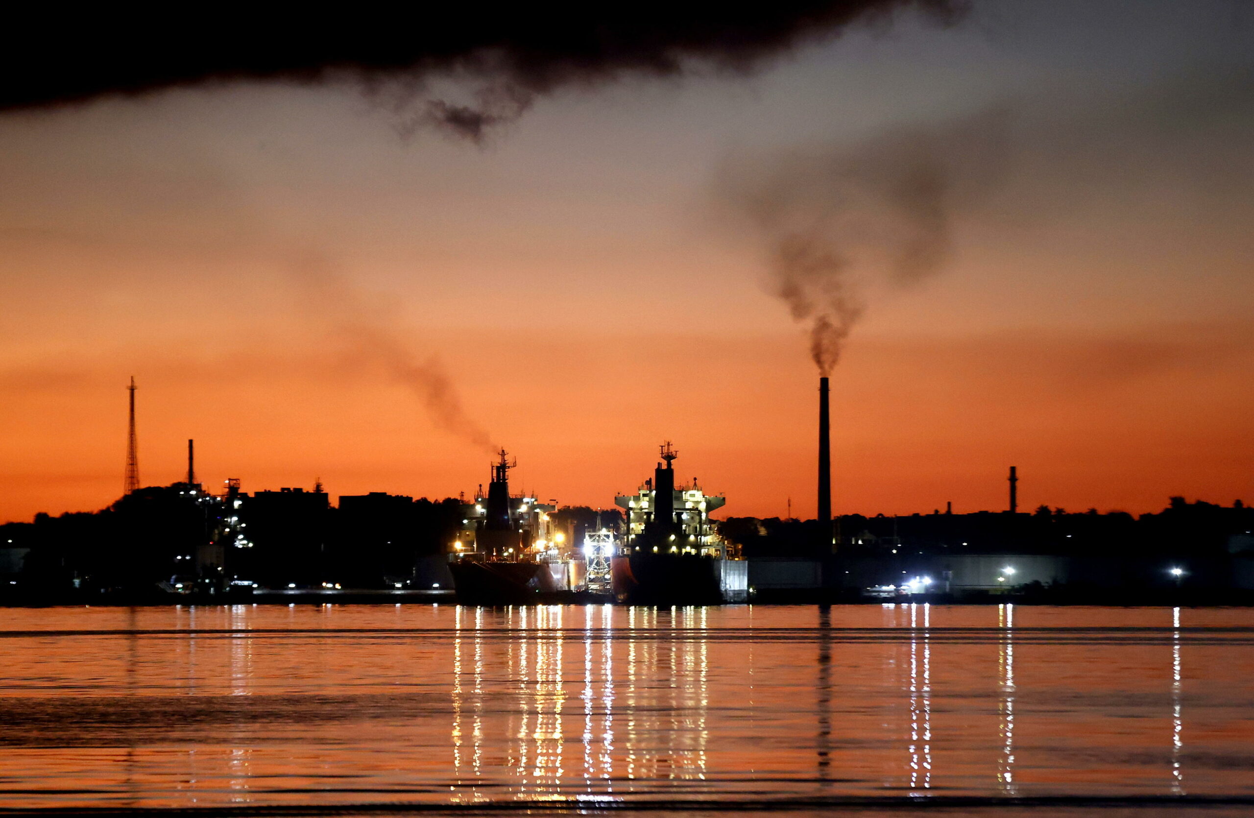 Crisi di Hormuz: India si rivolge al petrolio latinoamericano e africano, Sri Lanka al carburante russo e cinese
