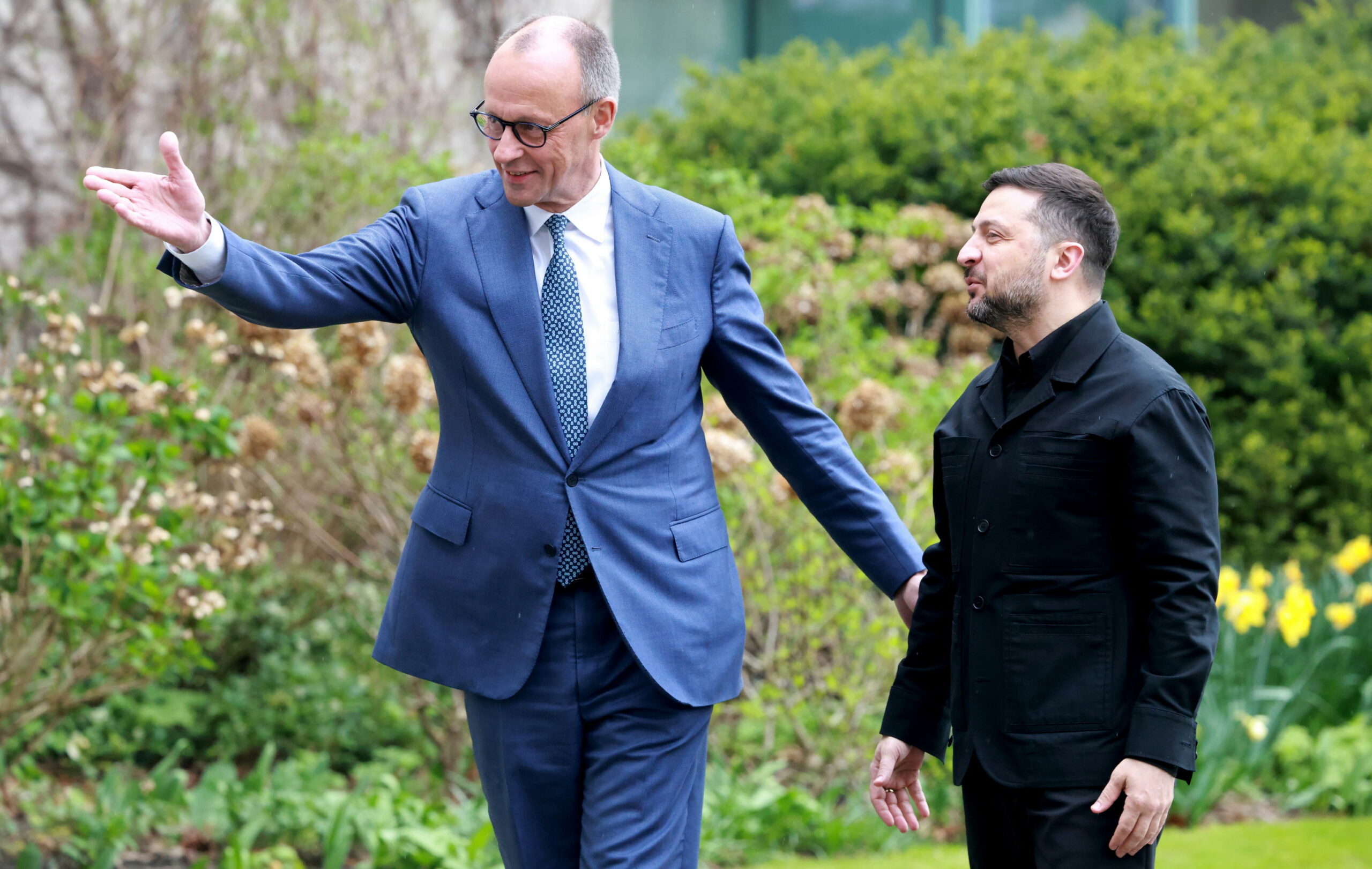 Merz suggerisce che Kiev potrebbe dover accettare perdite territoriali per adesione all’UE