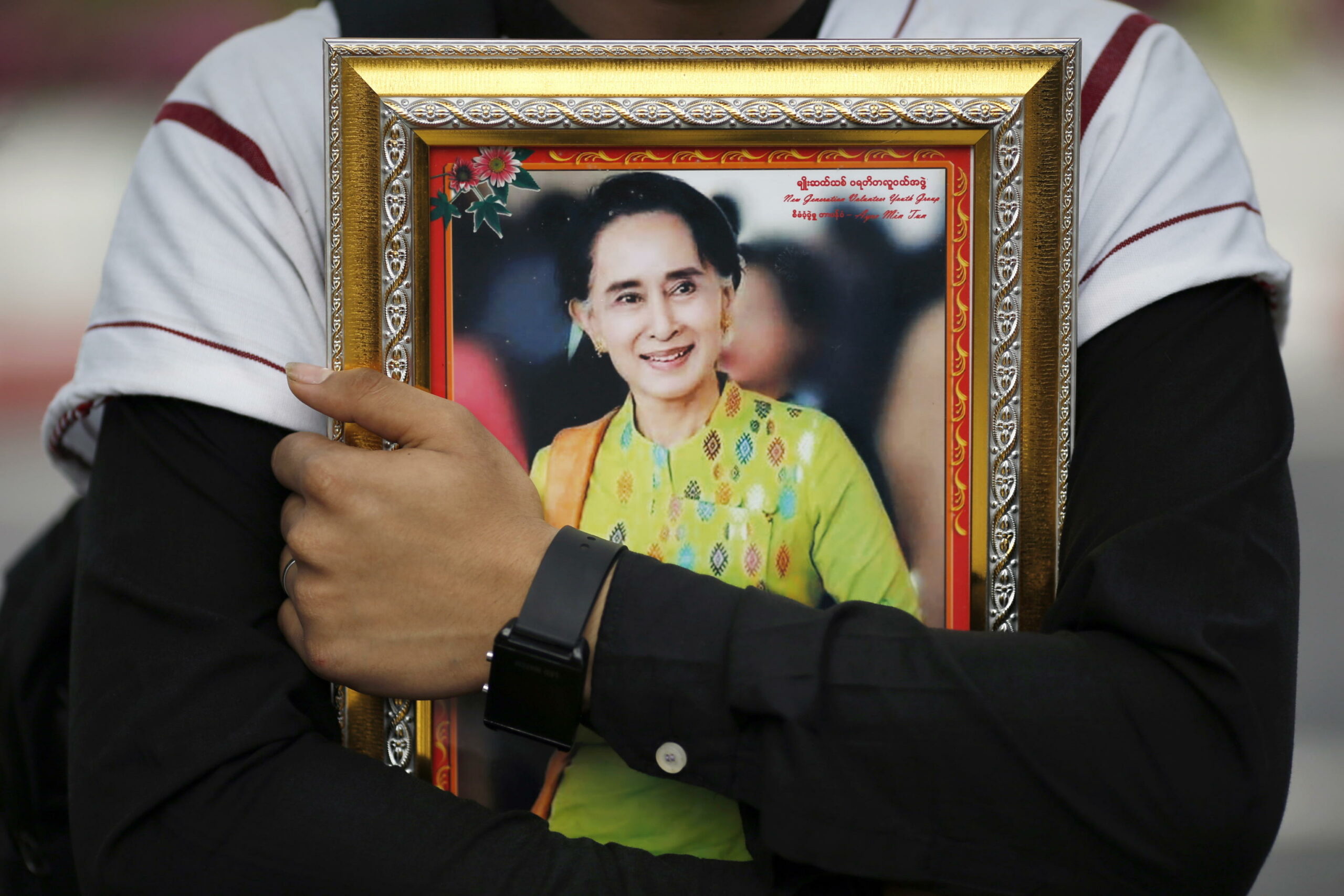 Myanmar riduce pena dell’ex leader Suu Kyi e libera ex presidente