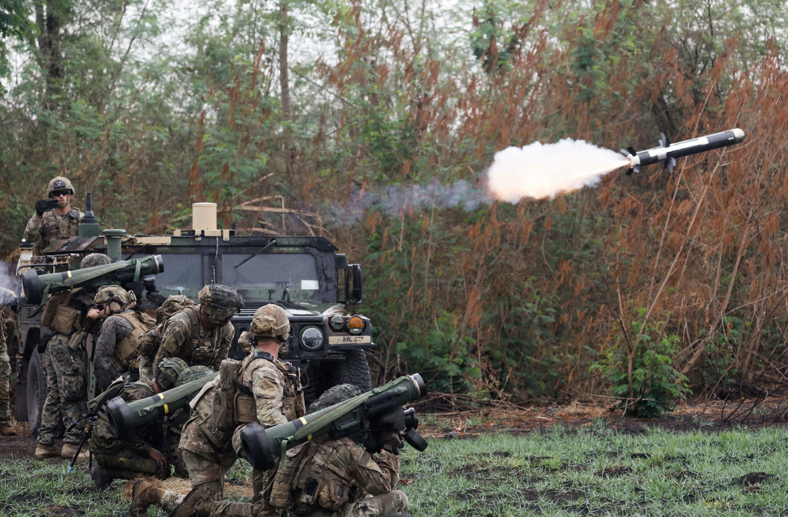 NATO lancia imponenti esercitazioni militari lungo tutto il confine con la Russia