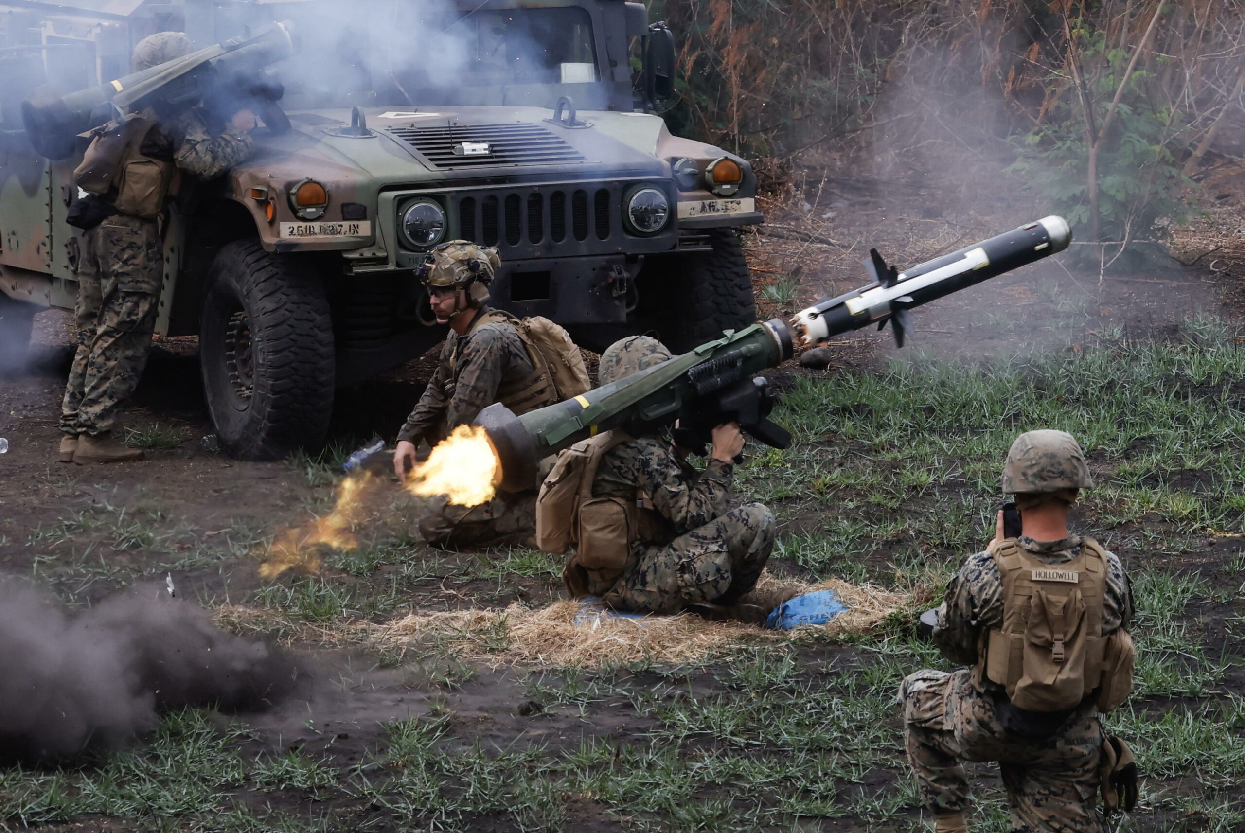 Ucraina vara piano di riforma dell’esercito mentre colloqui di pace sono in stallo