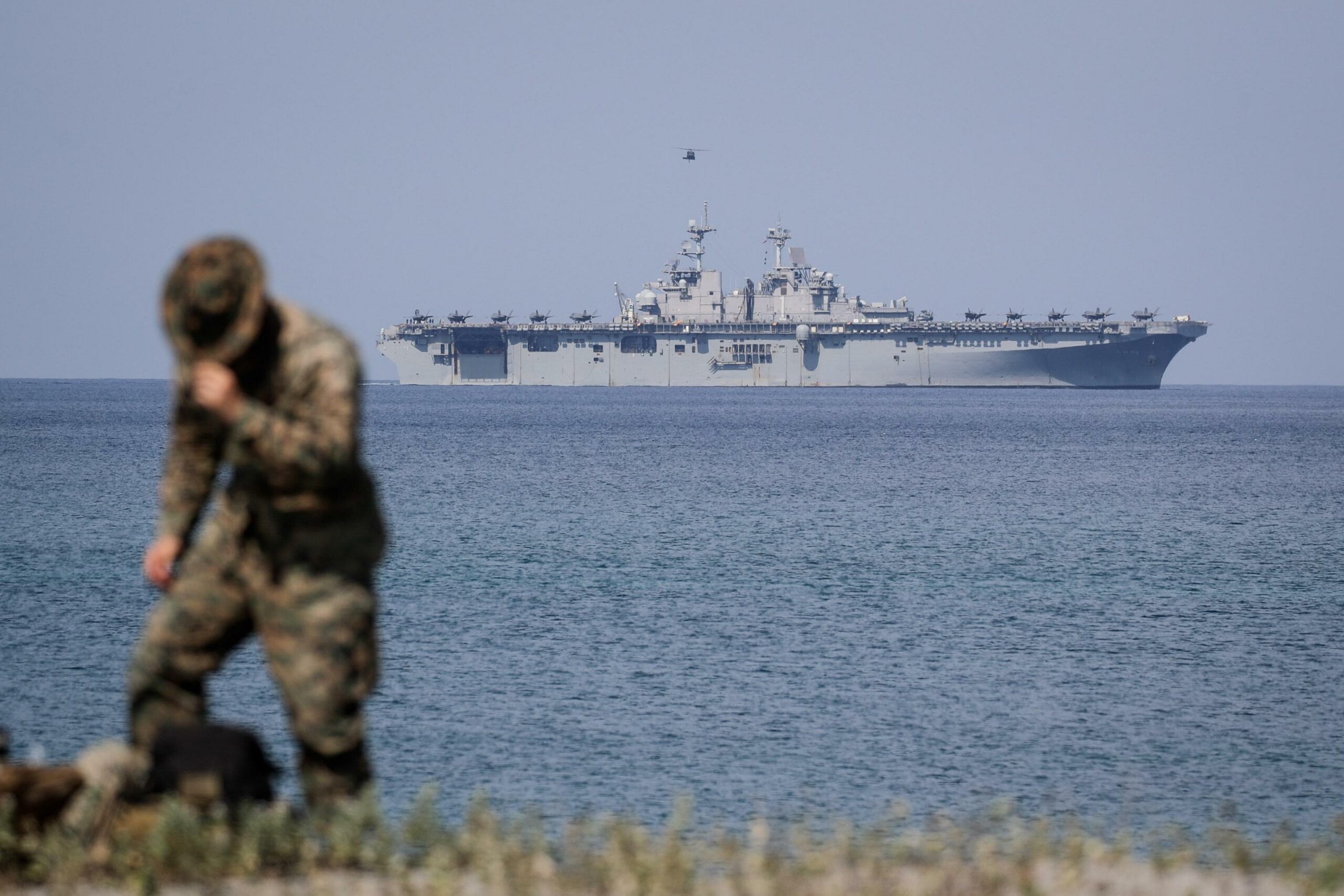 Iran rivendica attacco a nave militare USA, Washington smentisce