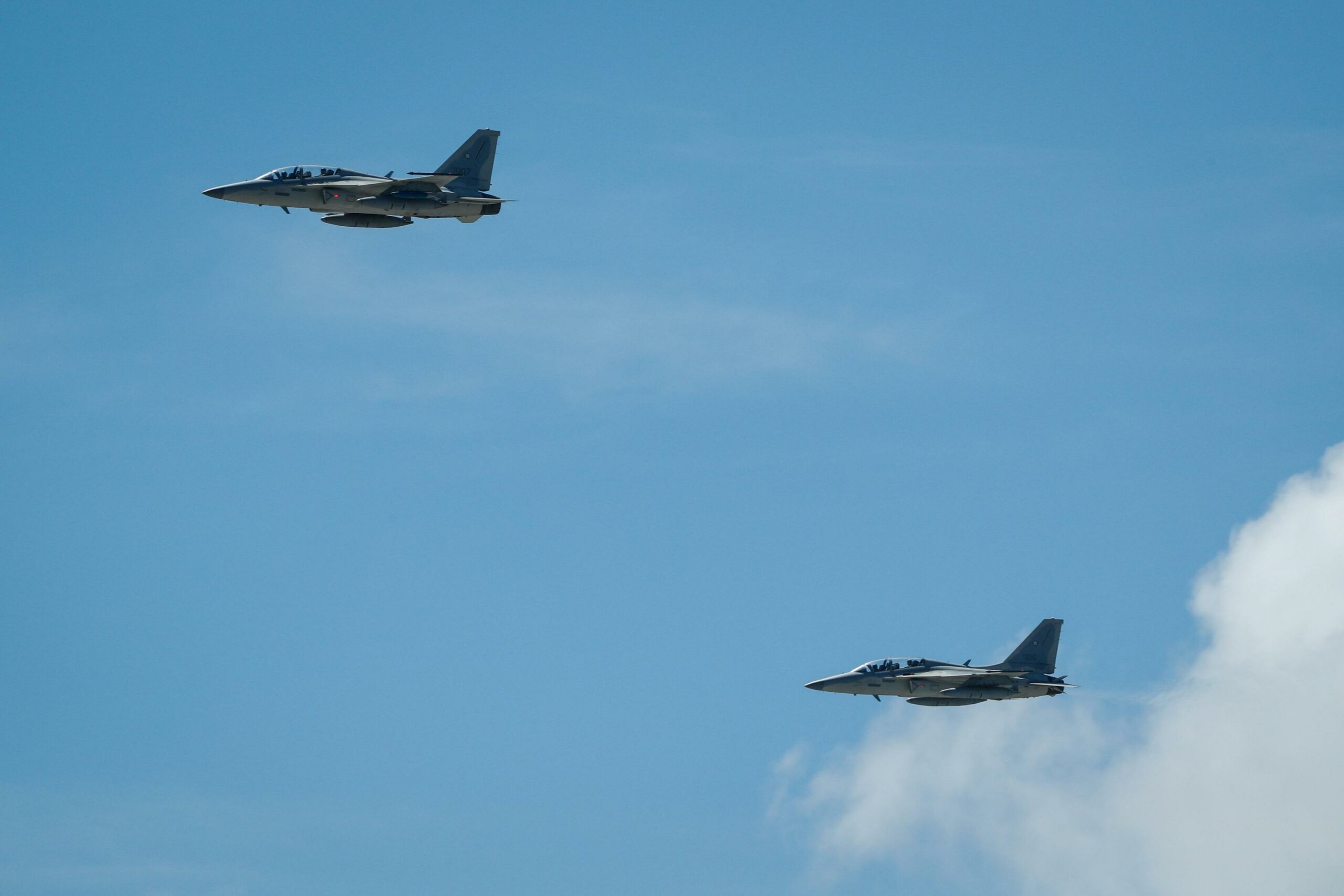 Cina risponde a esercitazioni USA-Filippine con voli di bombardieri e dispiegamento navale