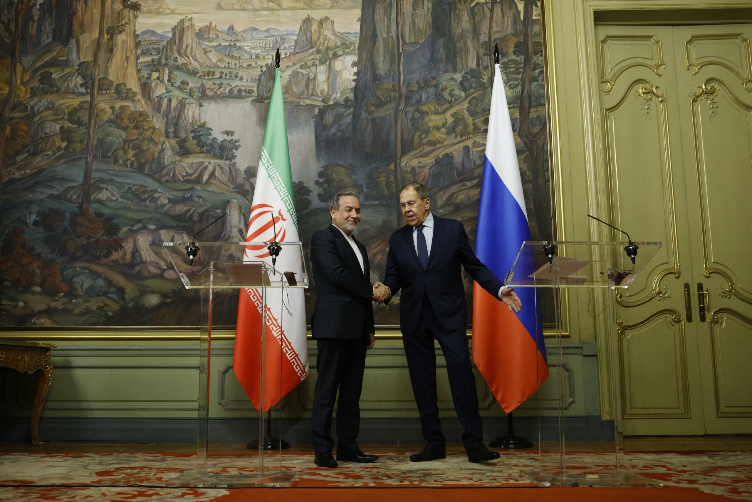 Ministro degli Esteri iraniano vola a Mosca dopo annullamento di incontro con USA