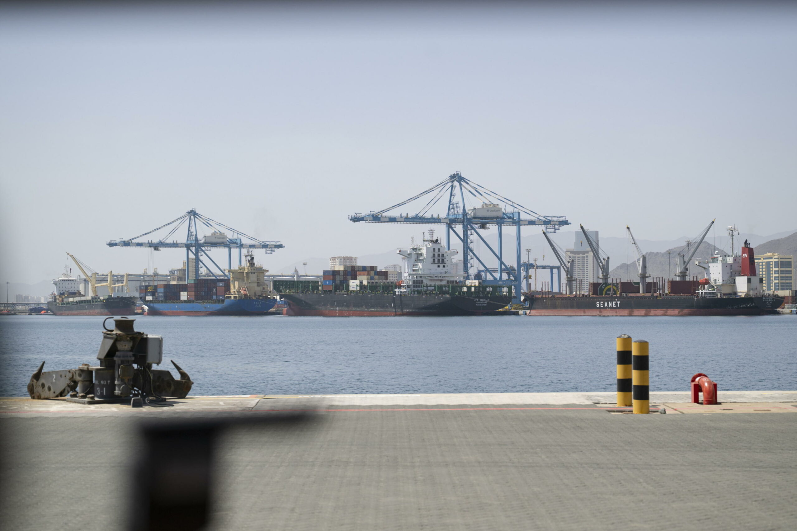 Emirati Arabi Uniti accusano Iran di aver colpito serbatoi di stoccaggio di Fujairah con droni