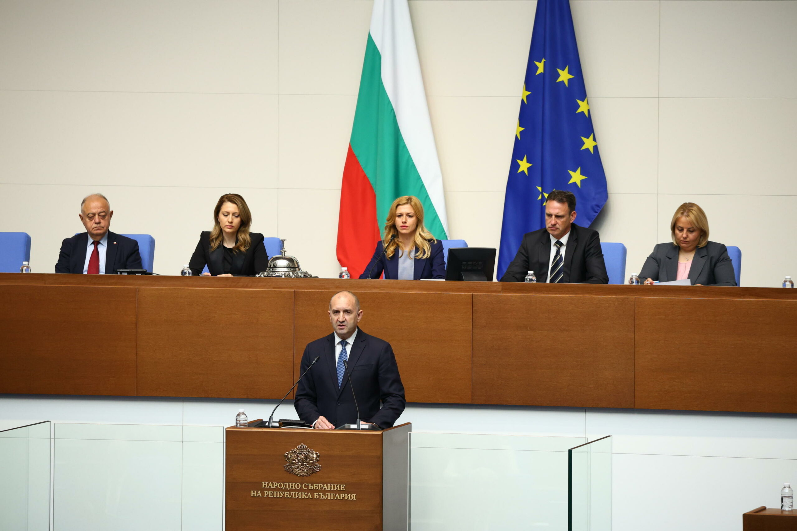Bulgaria: Parlamento conferma Radev come nuovo premier