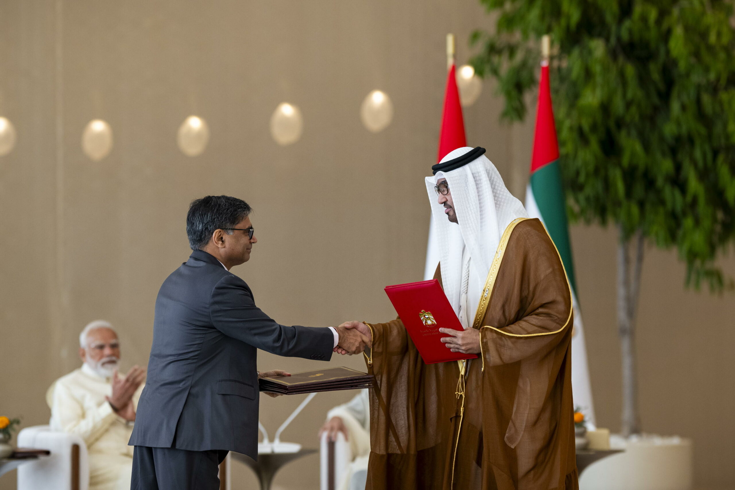 Emirati Arabi Uniti presentano piano di investimenti da 5 miliardi di dollari in India 