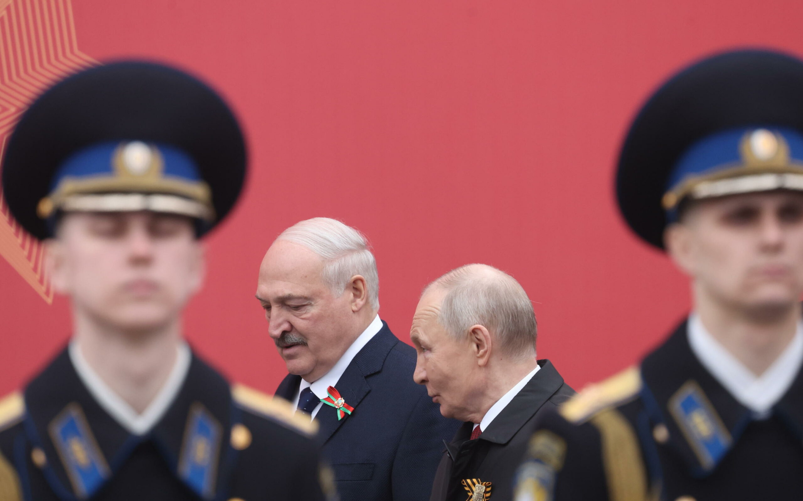 Wall Street Journal: “Mosca fa pressioni su Minsk affinché apra nuovo fronte contro Kiev”