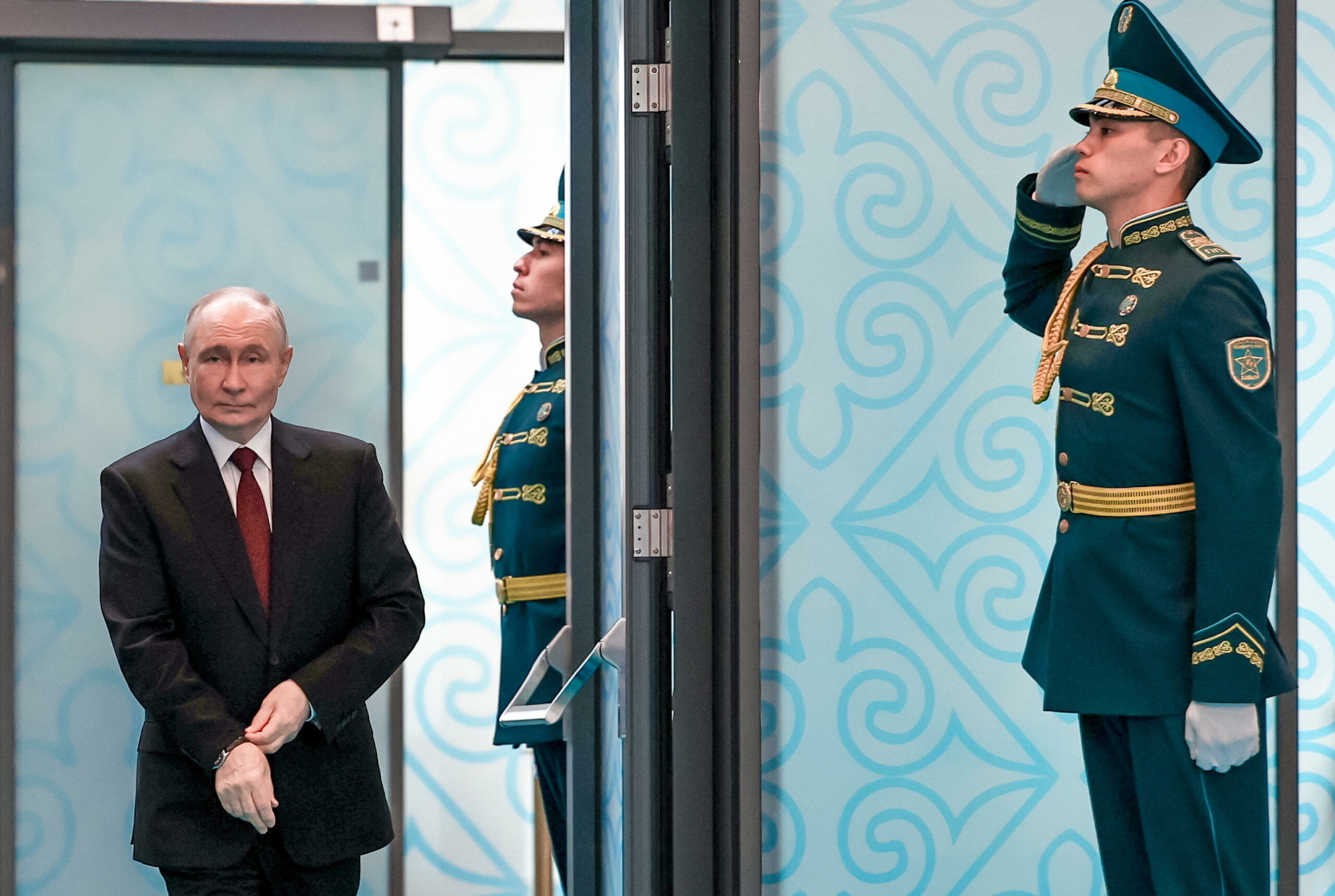 Reuters: “Falchi russi esortano Putin a intensificare guerra e abbandonare colloqui con USA”