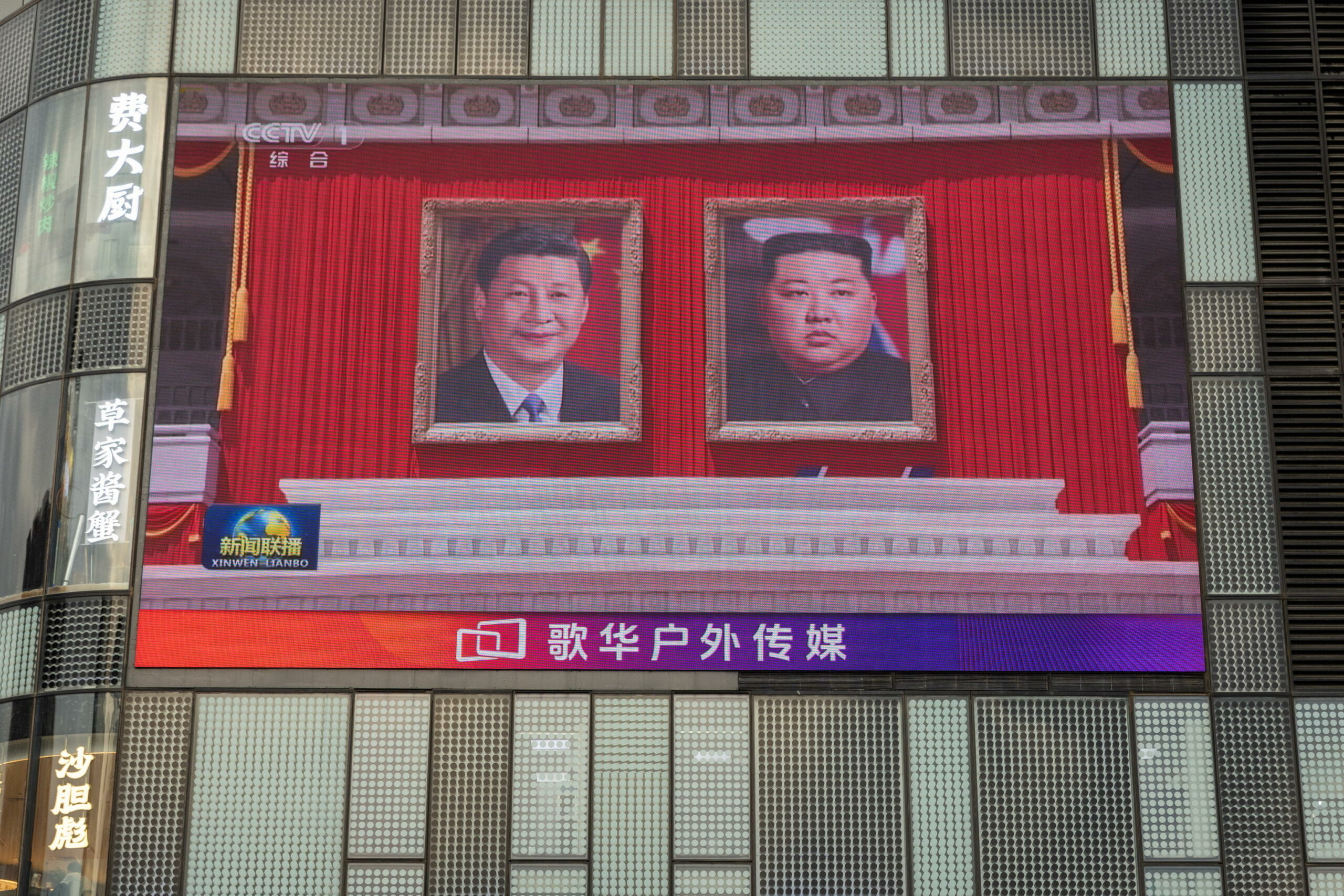 In visita a Pyongyang, Xi promette sostegno incondizionato al leader nordcoreano