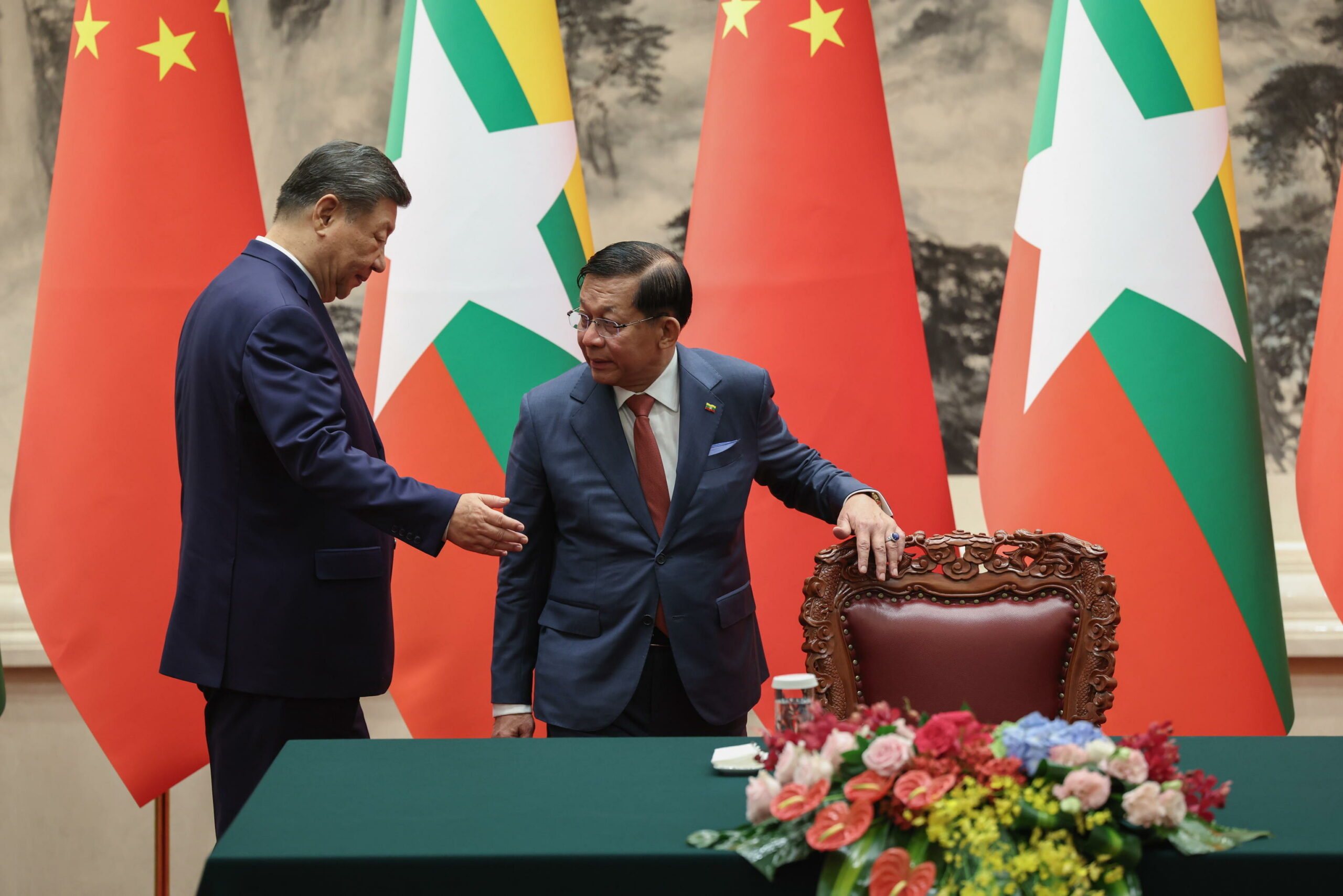 Myanmar: presidente visita Pechino dove Xi esprime sostegno per la sua leadership