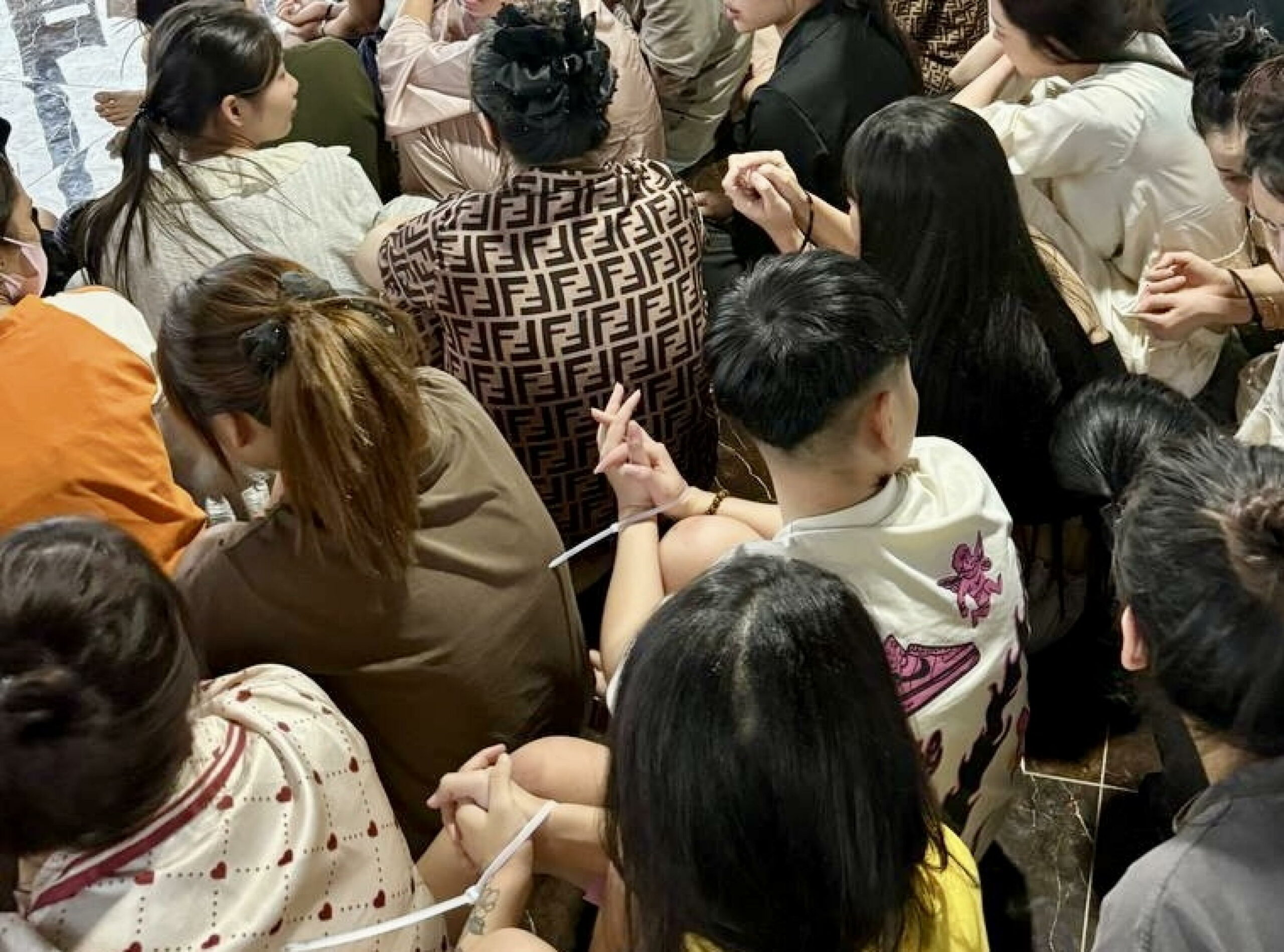 Oltre 5000 persone intrappolate in centri di truffa al confine Myanmar-Thailandia, afferma organizzazione per diritti umani