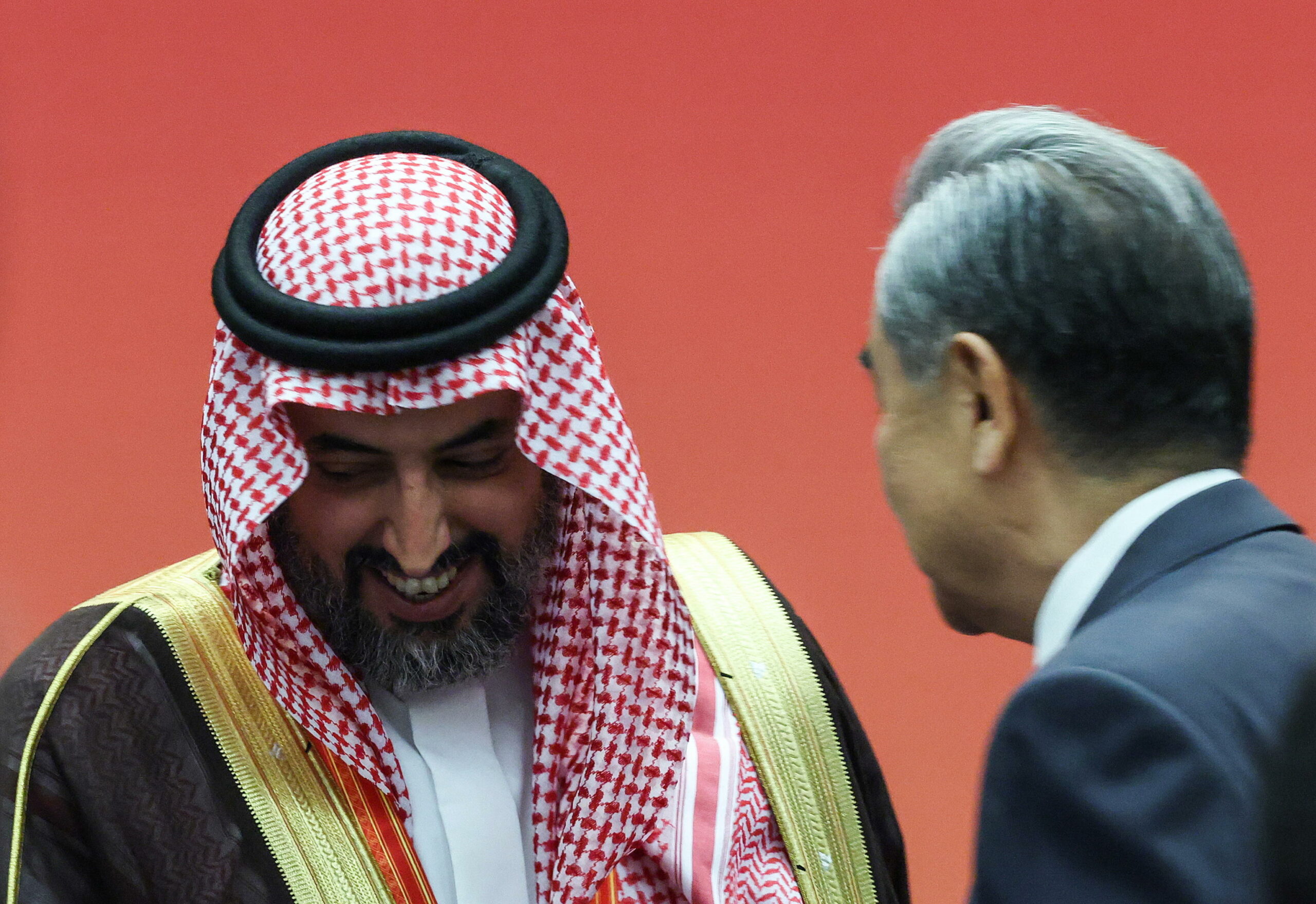 Ministro Esteri saudita conclude visita in Cina tra le tensioni tra Trump e MBS