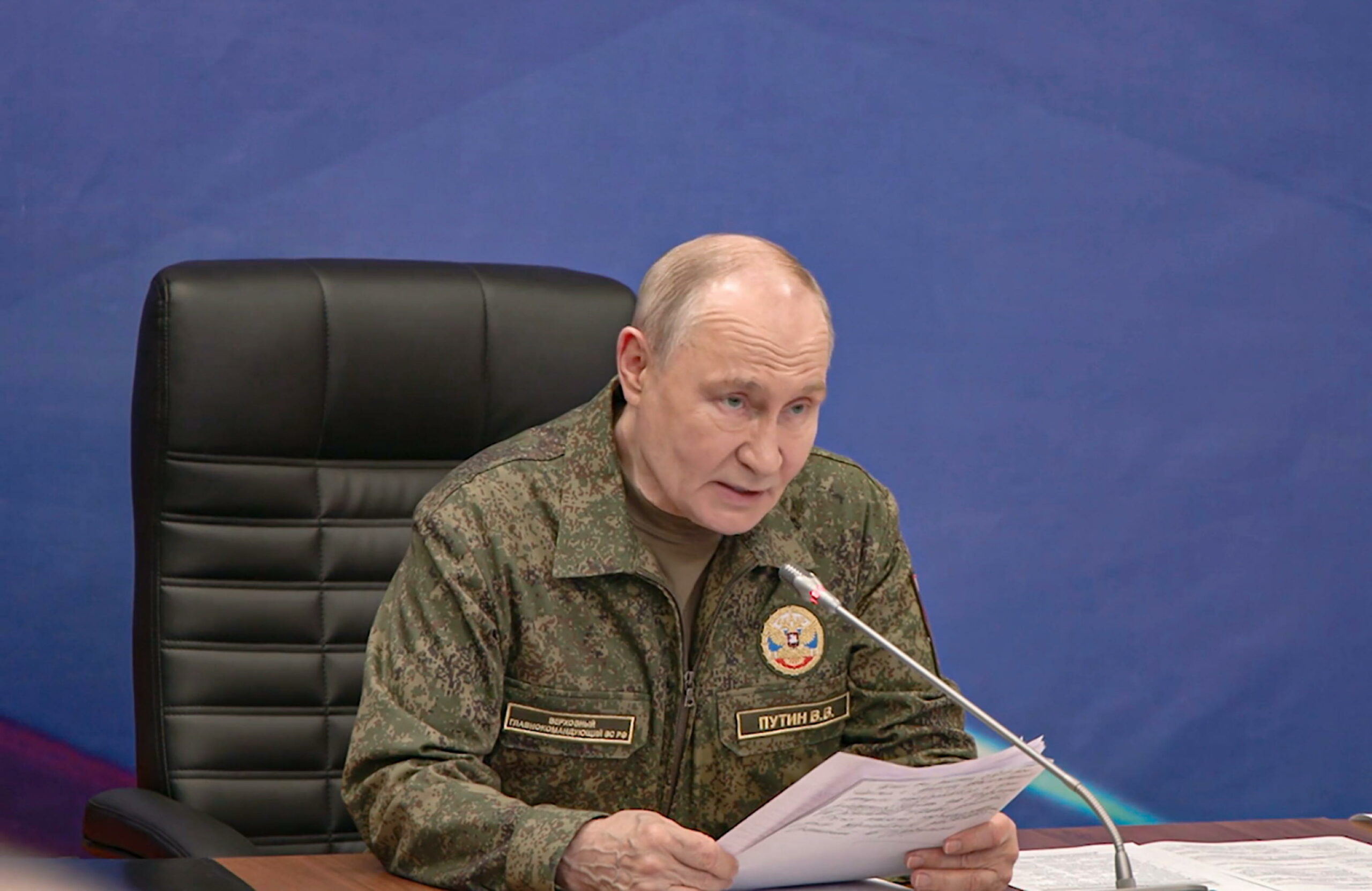 Rara visita di Putin presso installazione militare: minaccia di annettere territori al di fuori del Donbass