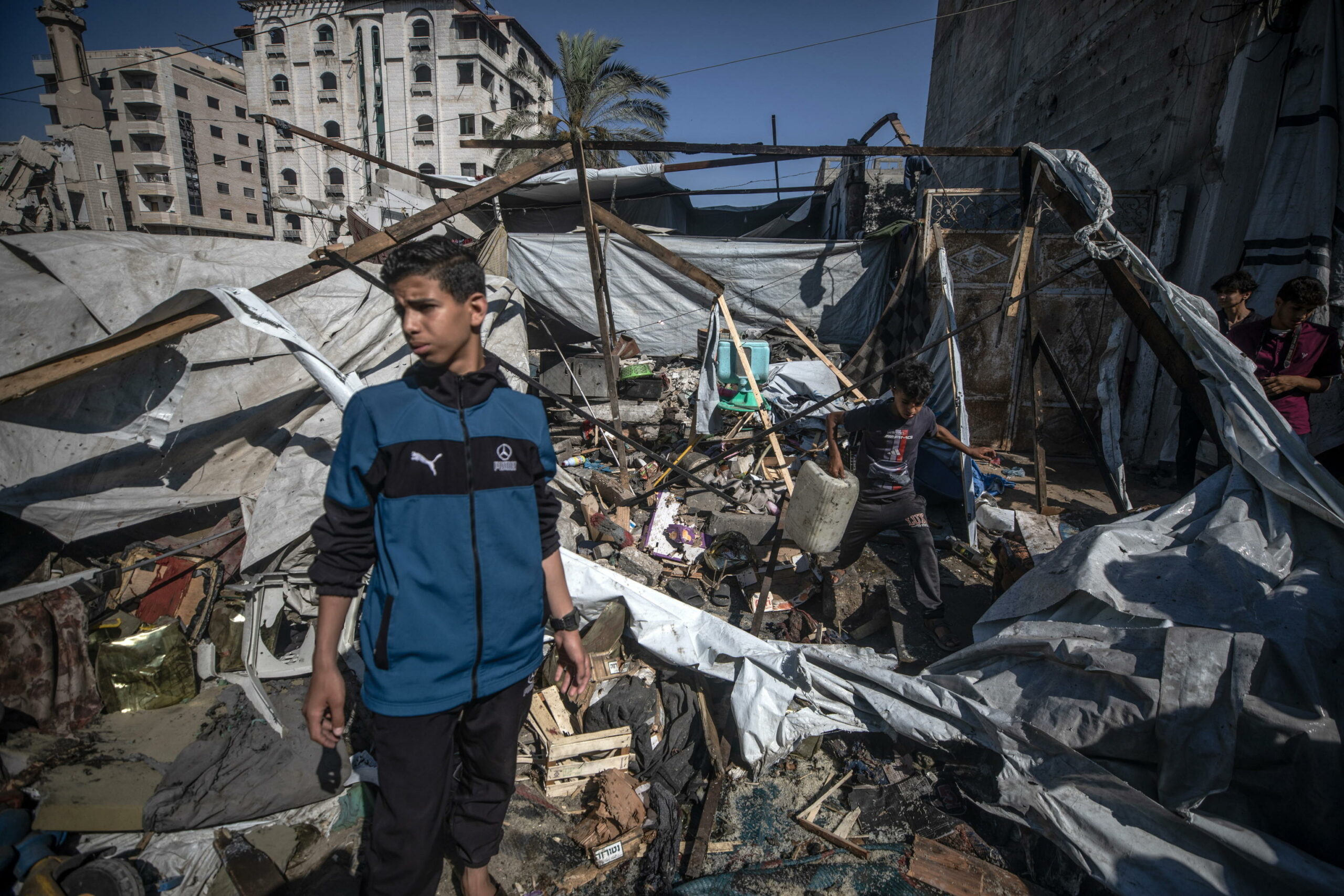 Raid israeliani a Gaza uccidono 8 persone, tra cui 2 bambini