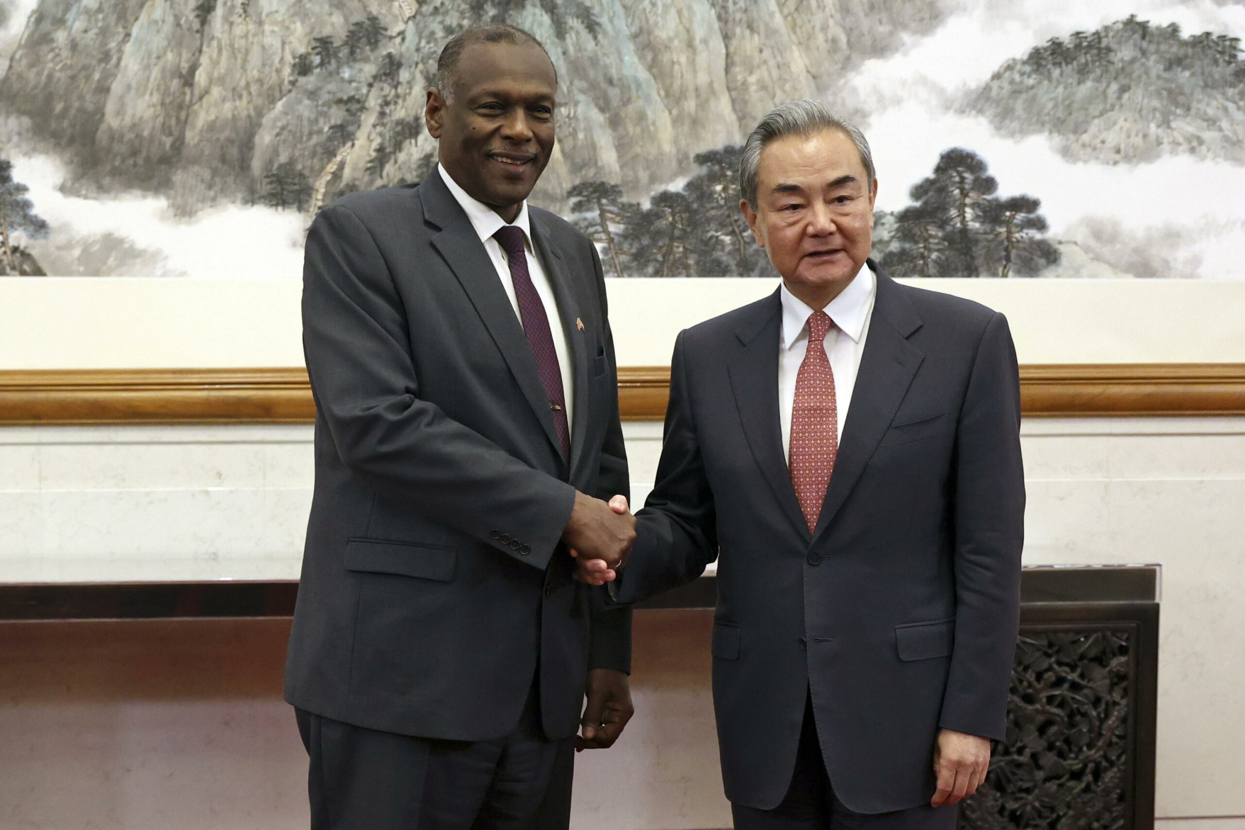 Sudan: Cina espande influenza attraverso porti, riduzione del debito e attività minerarie