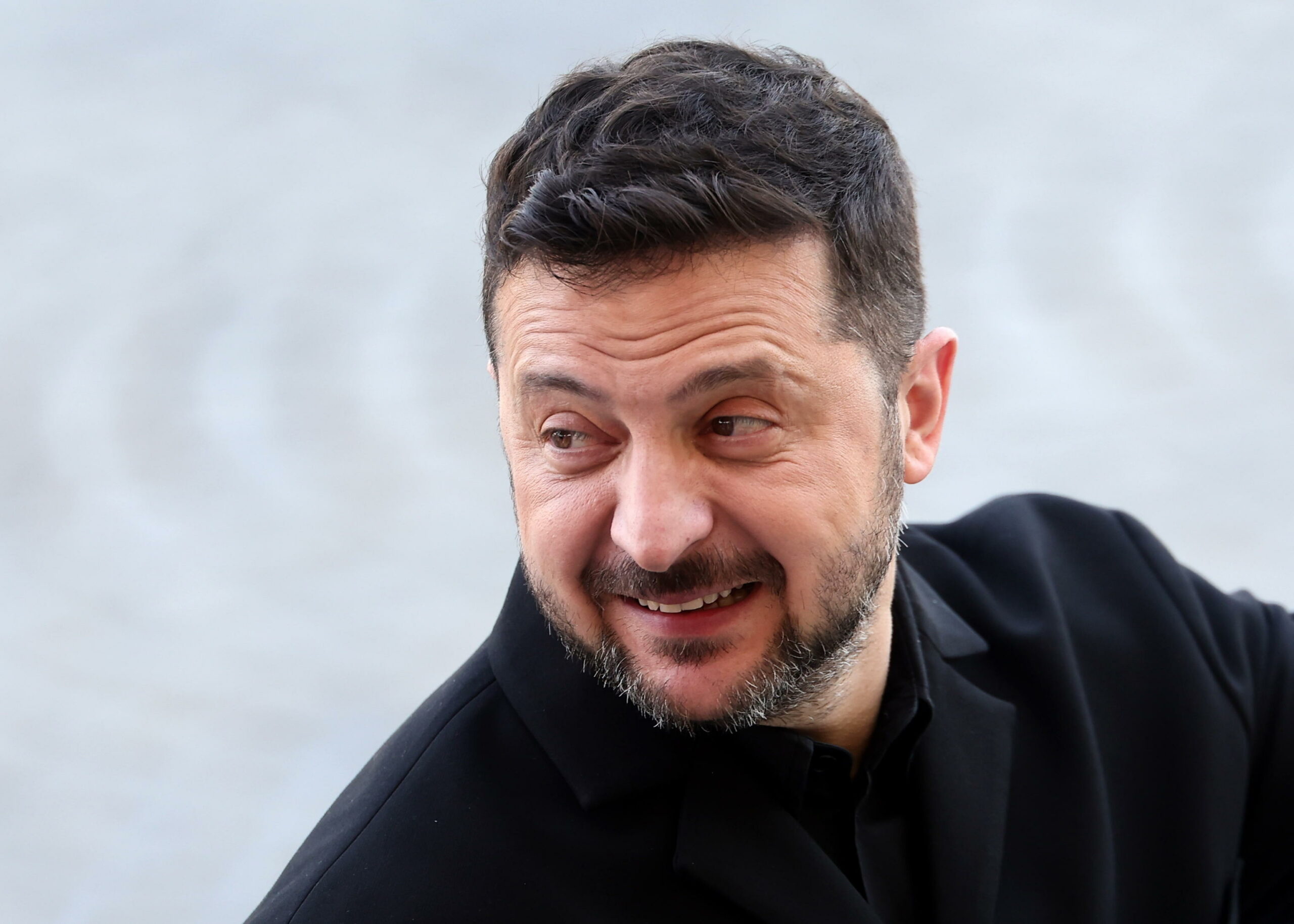 Ucraina: Zelensky appoggia nomina di magnate dell’energia come premier e cambierà ministro della Difesa