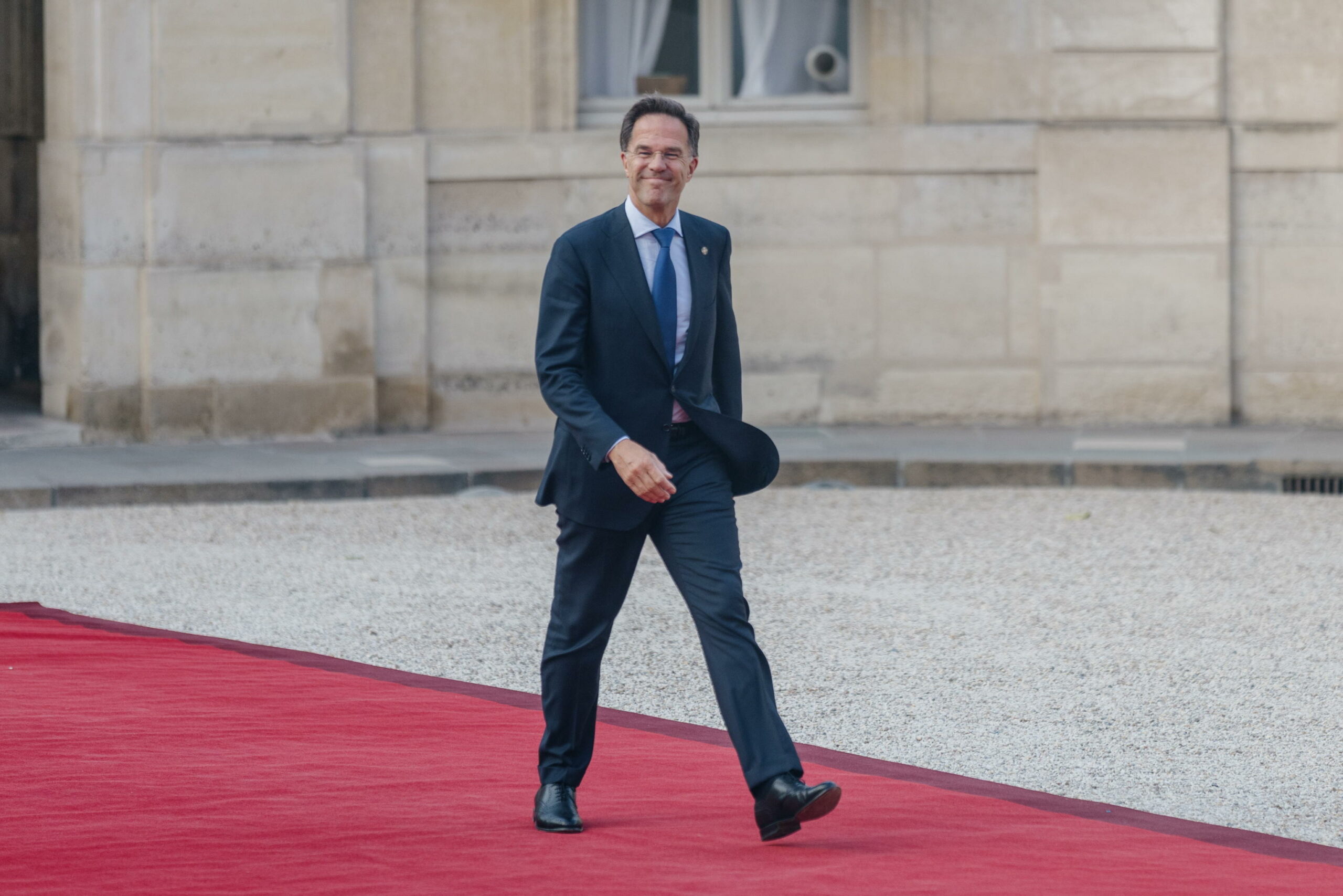 Rutte: “La NATO è difensiva, Mosca dovrebbe porre fine alla minaccia nucleare”