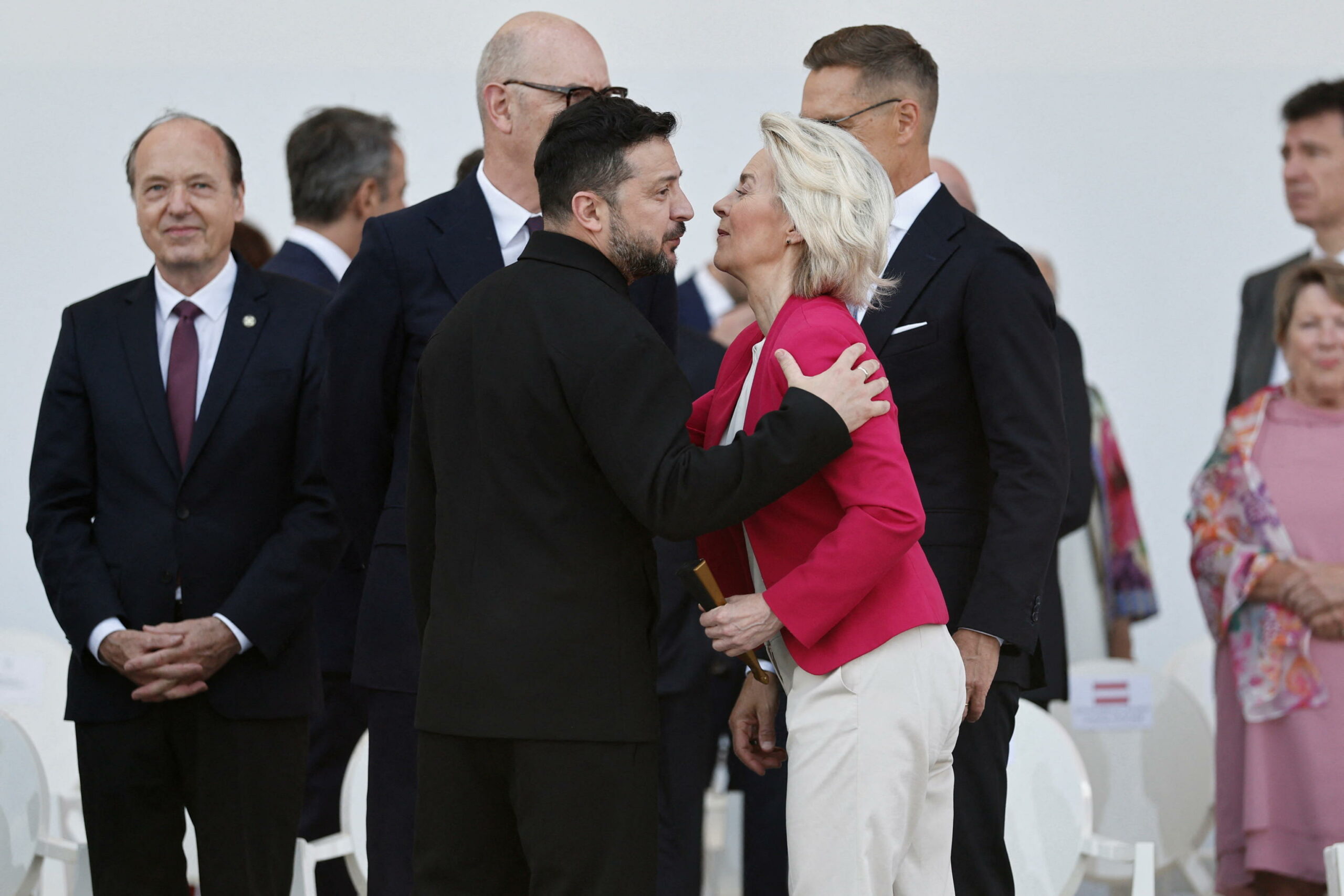 Von der Leyen e Zelensky firmano accordo sui droni UE-Ucraina