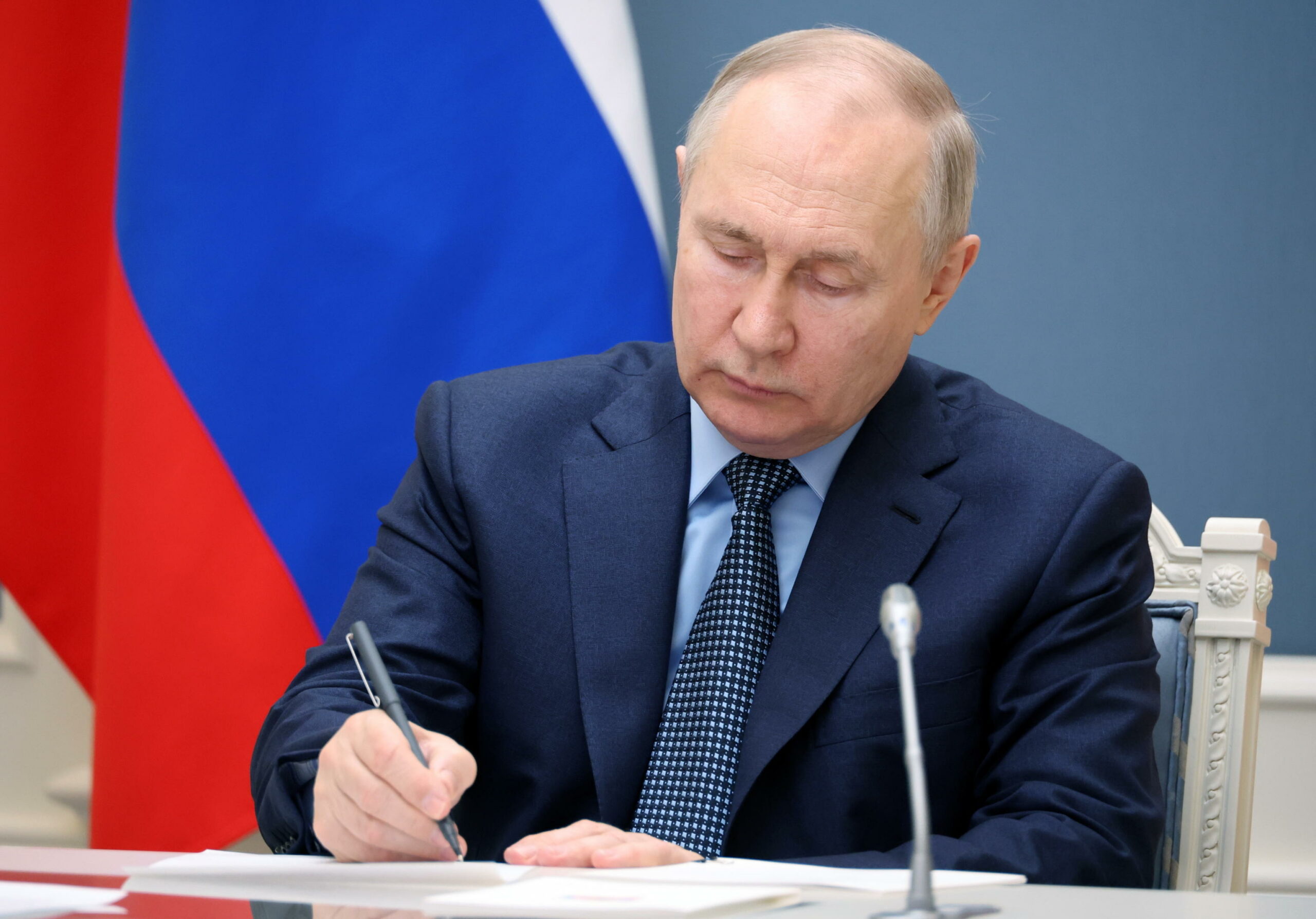 Russia: élite della sicurezza spingono Putin a imporre legge marziale dopo elezioni Duma, affermano fonti