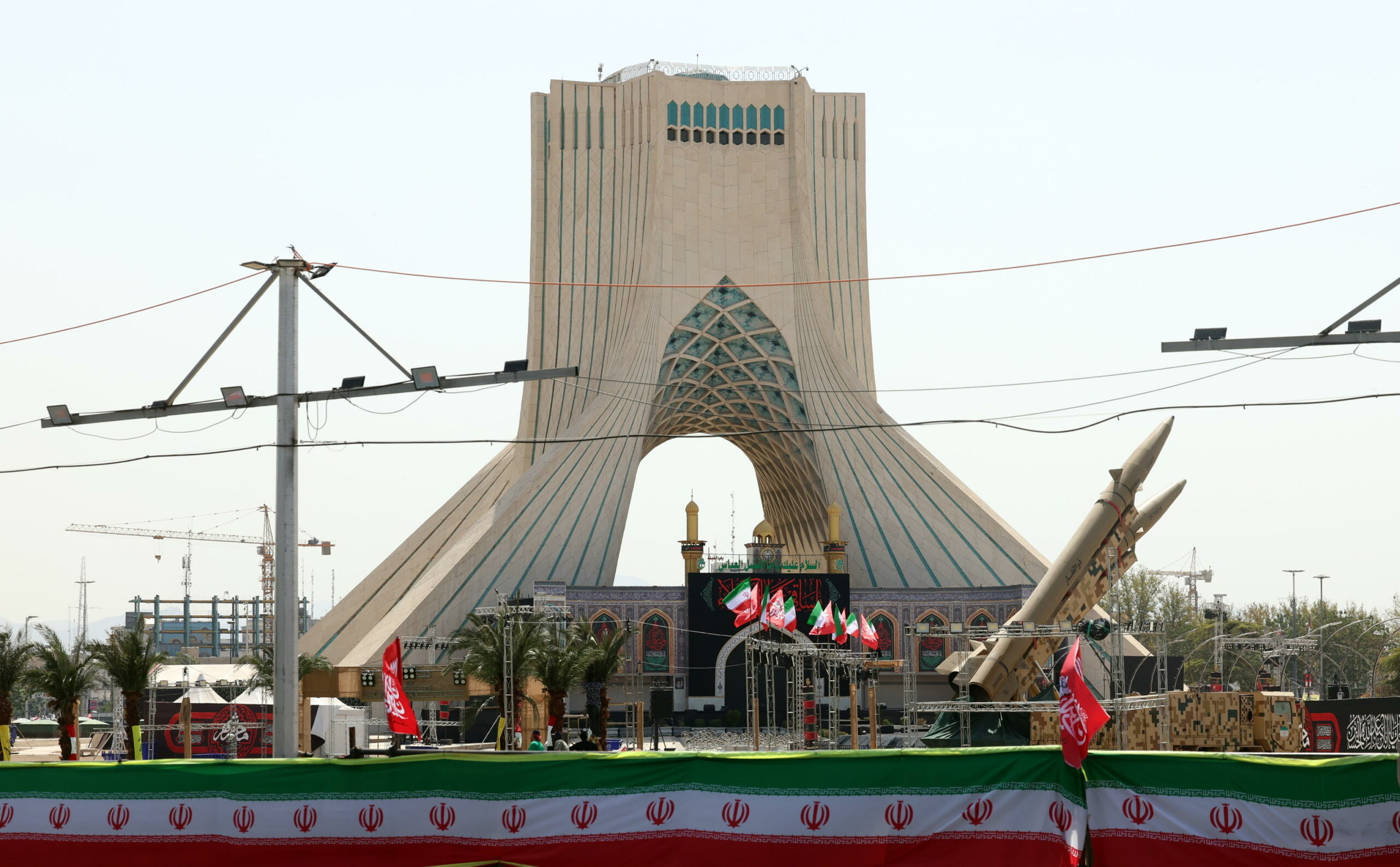 Teheran respinge proposta USA di tregua, Washington colpisce Iran fino al Mar Caspio