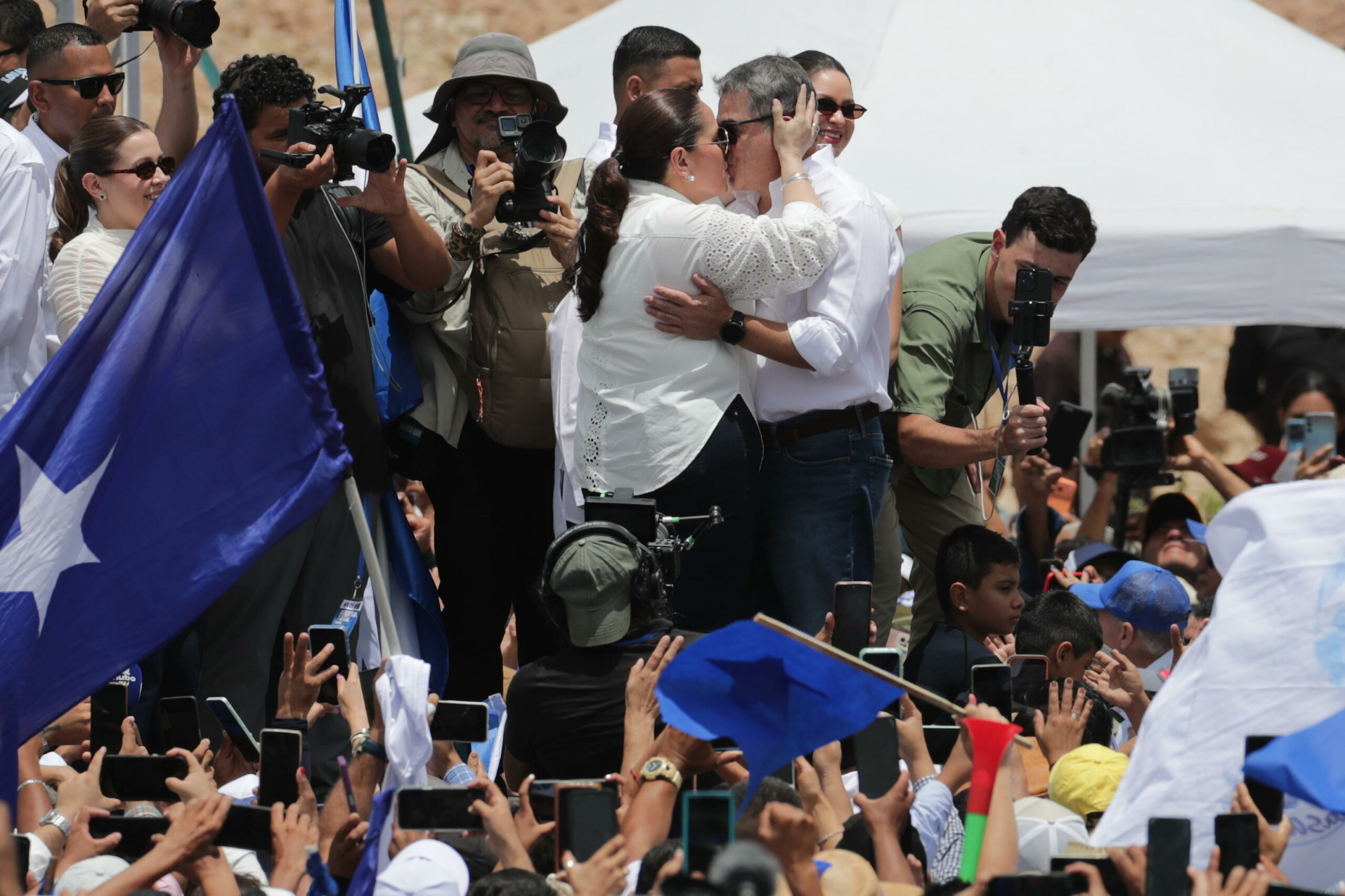 Honduras: ex presidente Hernandez torna in patria dopo grazia concessagli da Trump