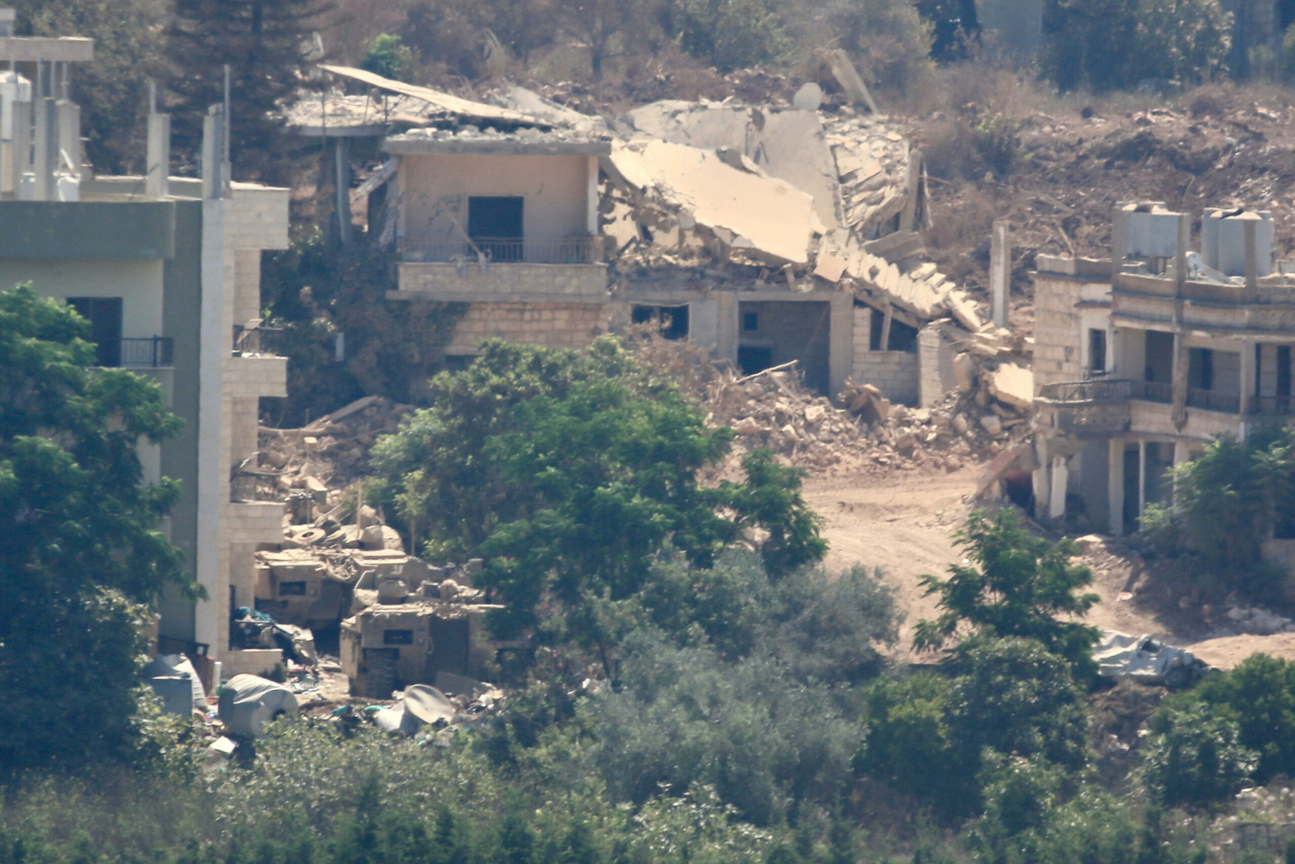 Israele lancia raid in Libano dopo presunta violazione della tregua da parte di Hezbollah