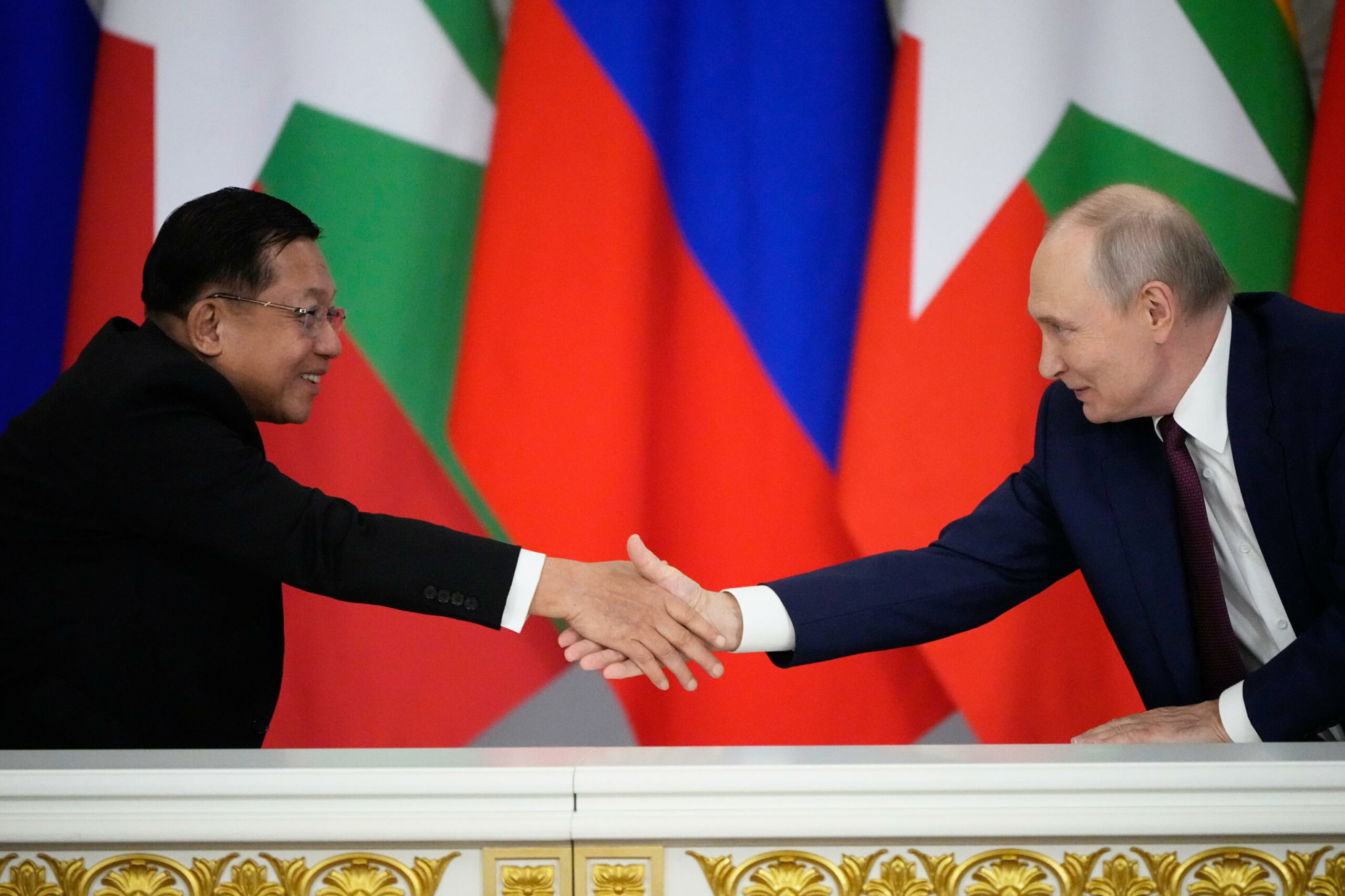 Putin ospita leader del Myanmar e promuove progetti energetici