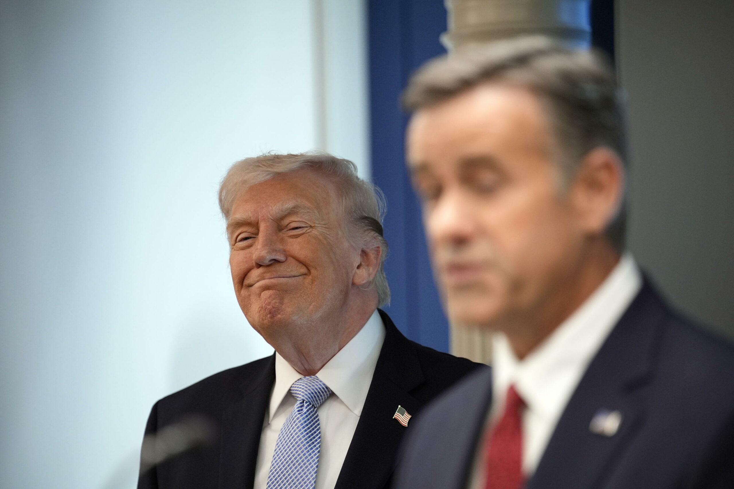 Trump afferma che Putin non attaccherà la NATO e minimizza importanza viaggio capo CIA
