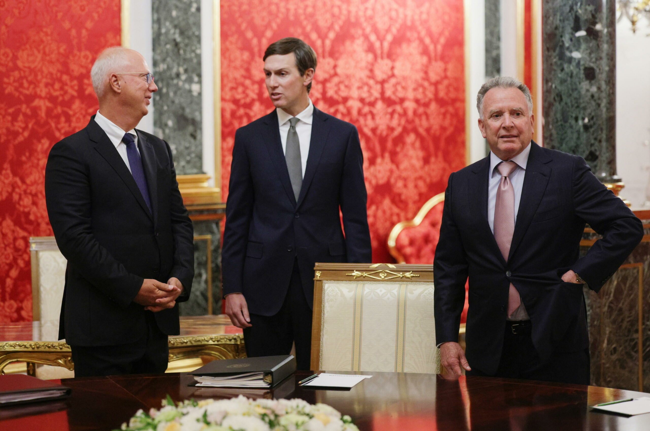Casa Bianca valuta di sostituire inviati di pace Witkoff e Kushner con direttore CIA Ratcliffe
