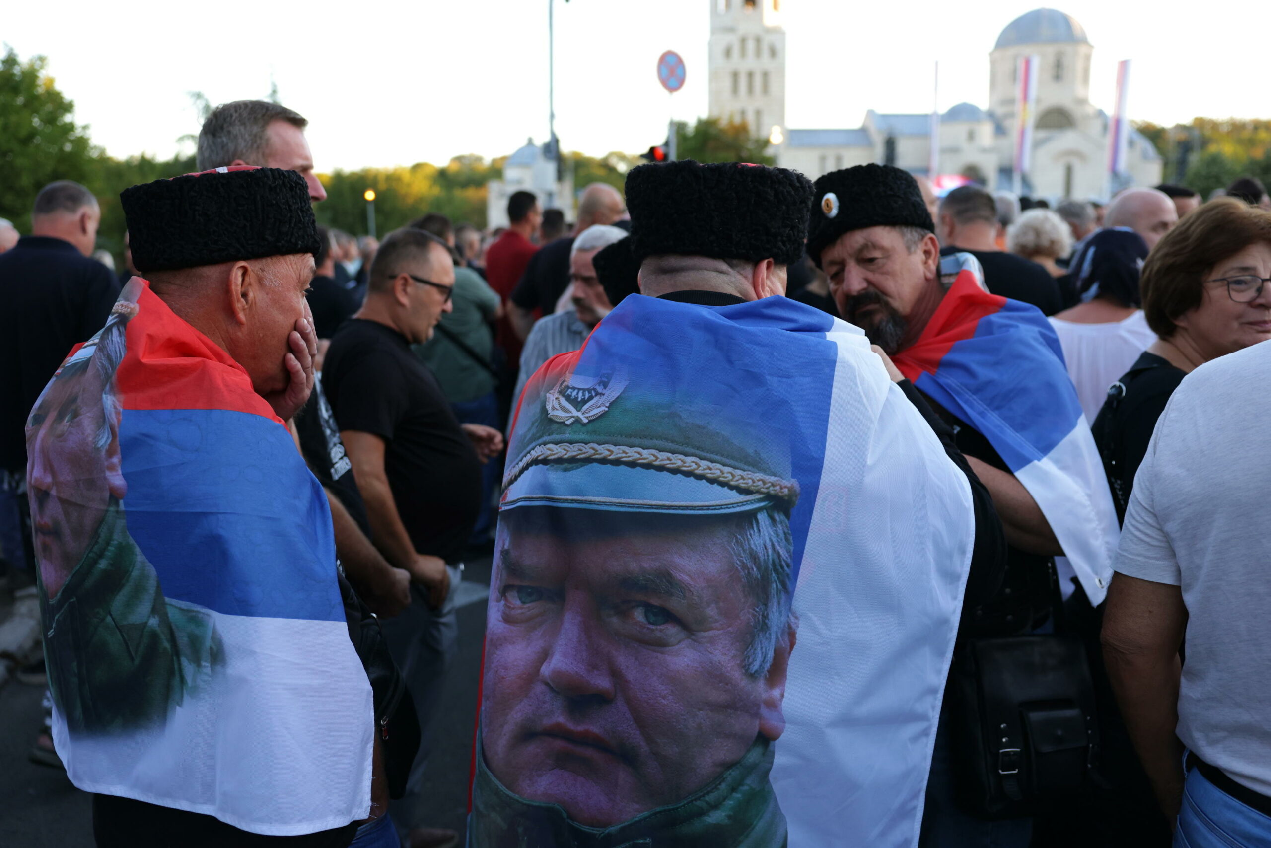 Serbia: funerale di un criminale di guerra serbo-bosniaco suscitano critiche e allarme a Bruxelles