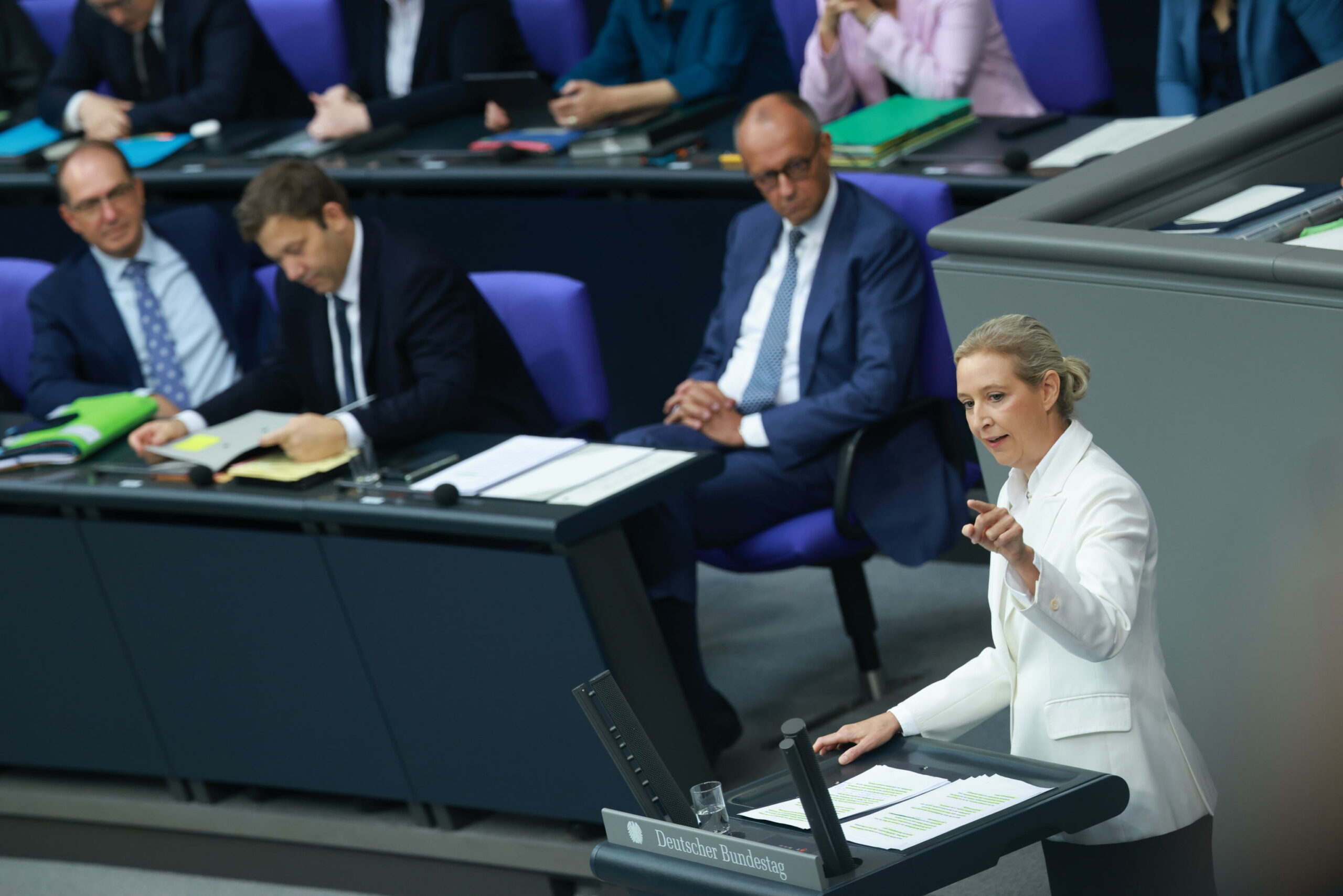 Reuters: “Inviato di Putin e AfD si preparano a colloqui per riportare gas russo in Germania”
