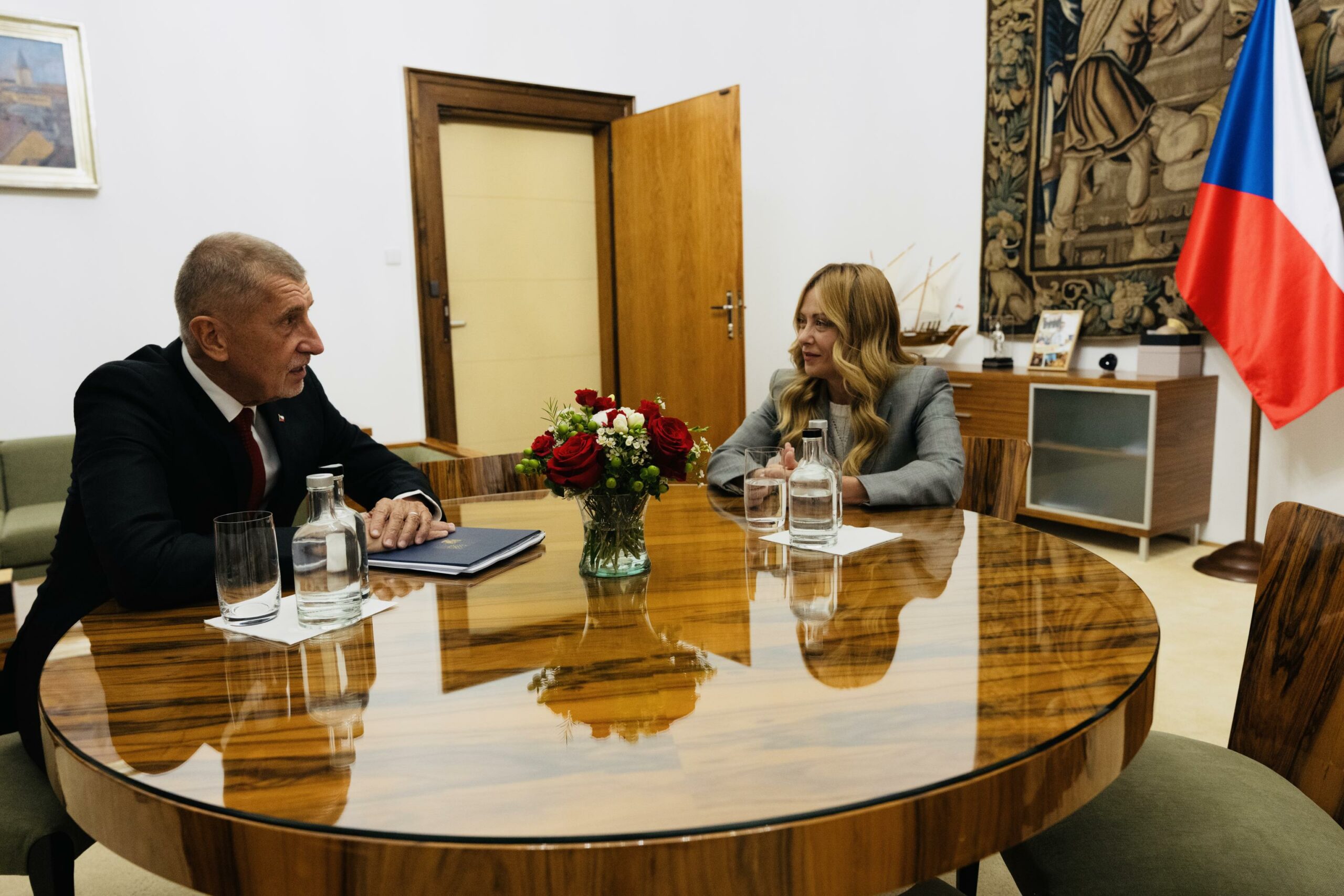 Italia e Repubblica Ceca spingono Bruxelles ad allentare normative ambientali per crisi energetica