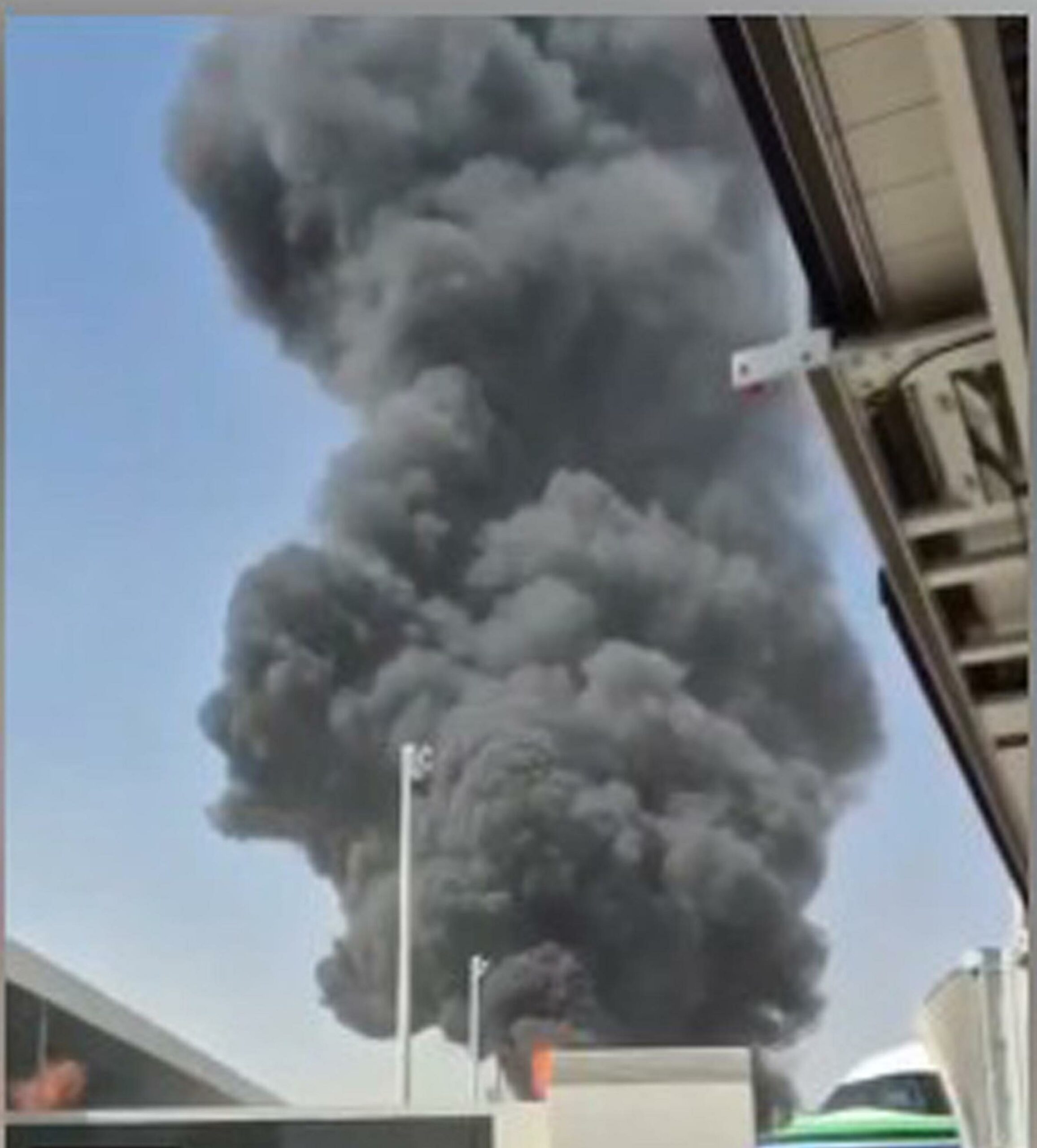 Arabia Saudita segnala feriti in nuovo attacco contro aeroporto di Riad, dopo raid che ha causato 13 morti