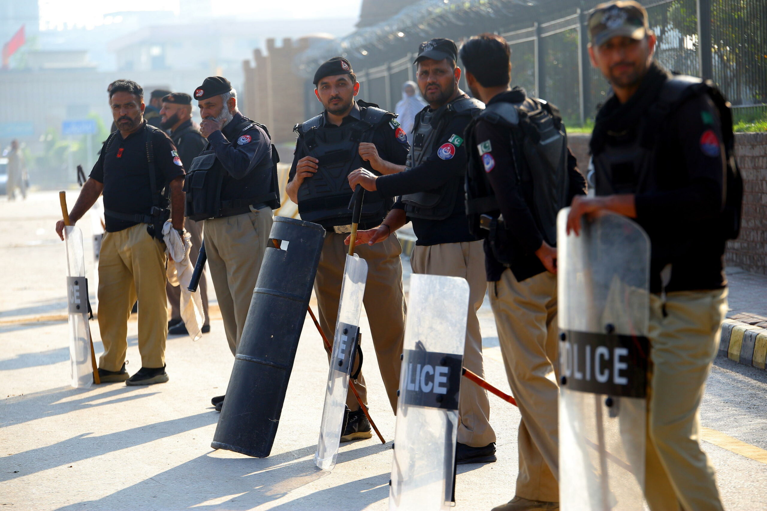Pakistan impone stato di emergenza al governo provinciale di Imran Khan