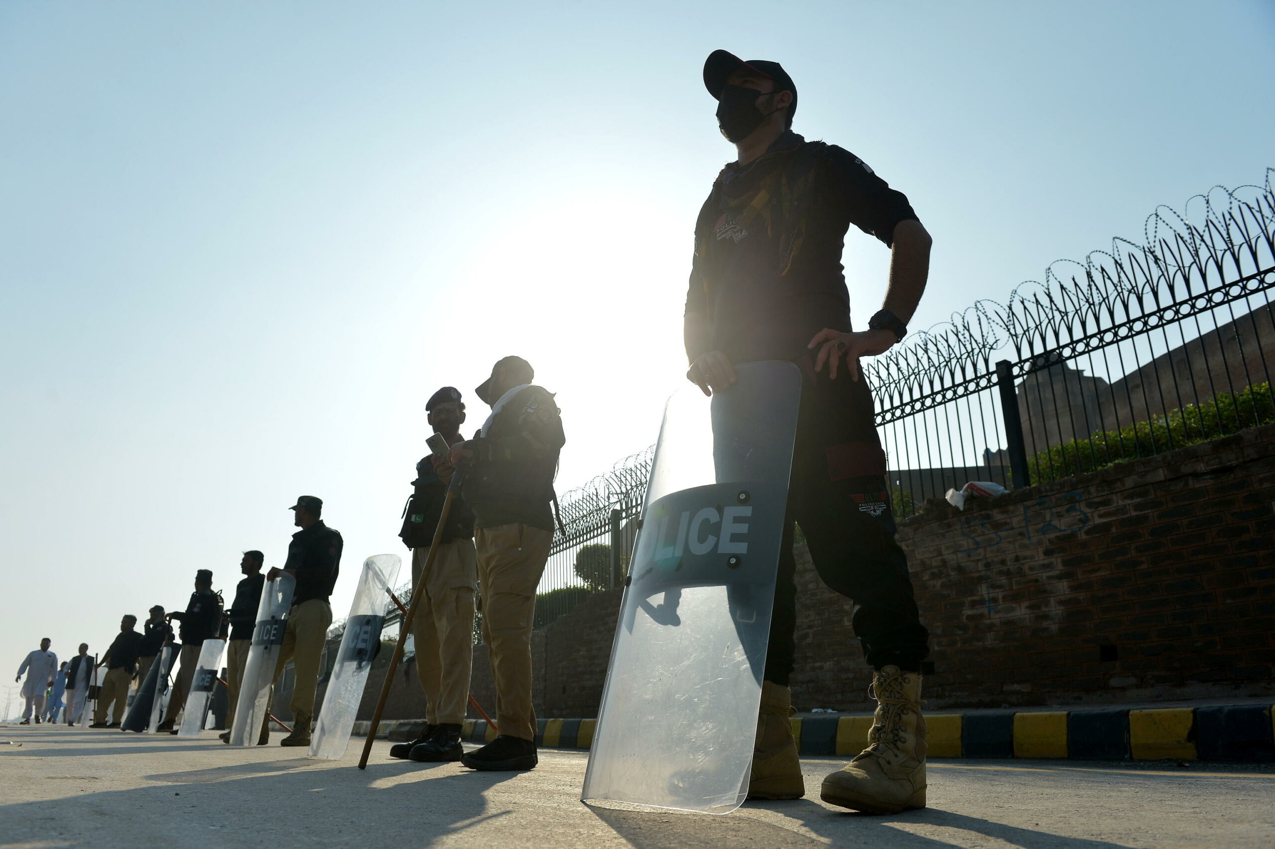 Pakistan: scontri tra polizia e sostenitori di Imran Khan nel Nord-Ovest