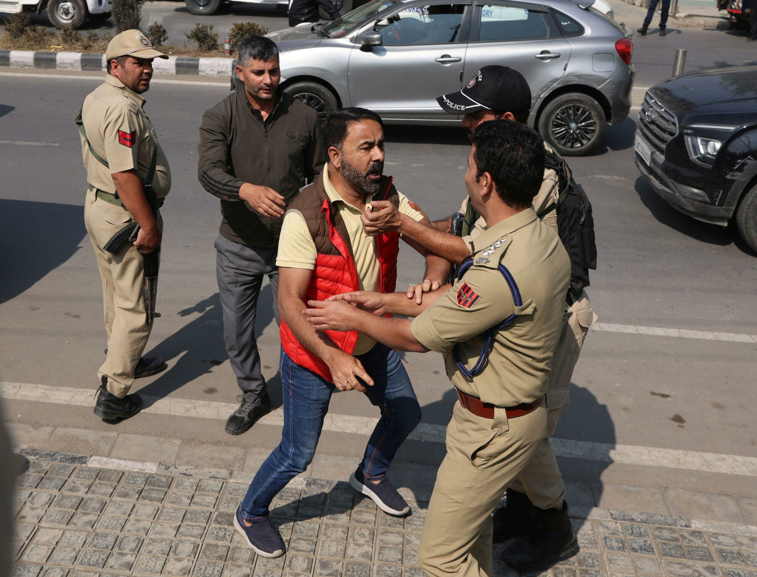 India: figure opposizione e giornalisti denunciano abusi delle polizia durante proteste