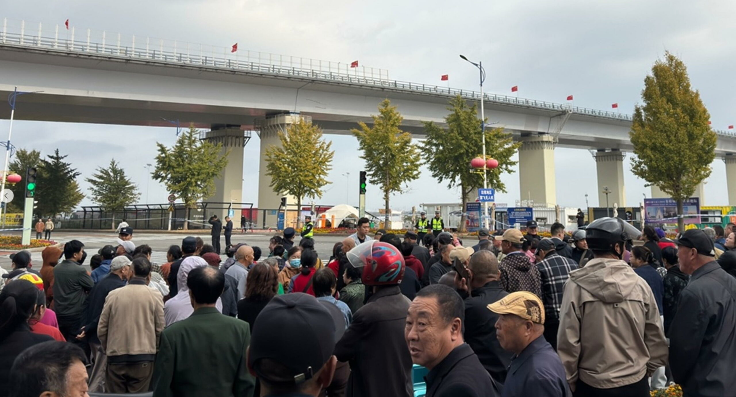 Cina e Corea del Nord inaugurano ponte di confine per incrementare scambi commerciali